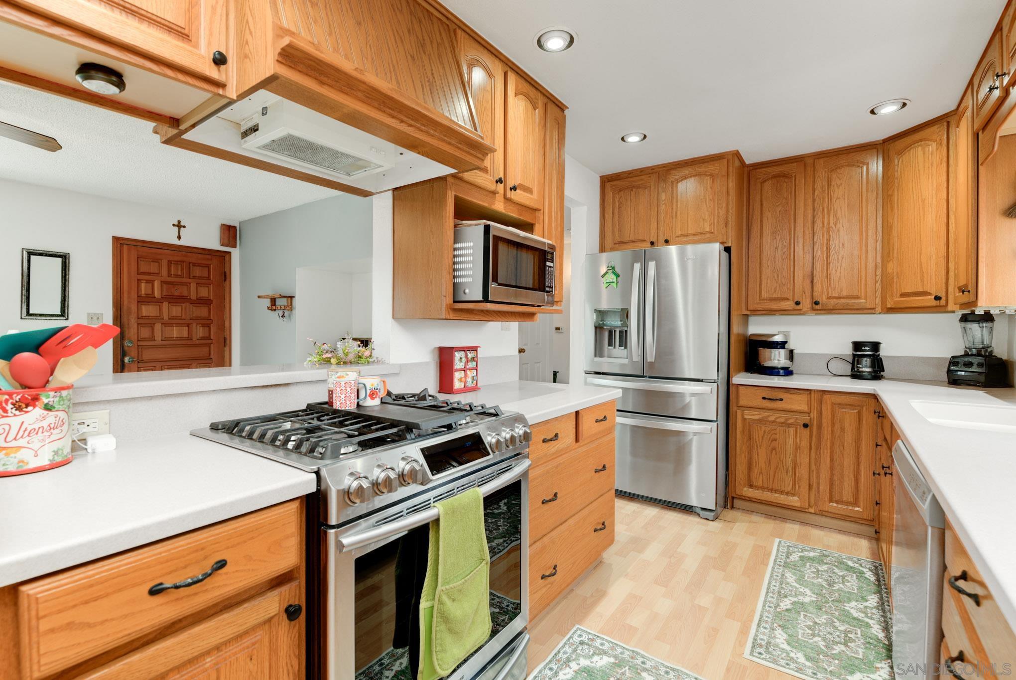 Detail Gallery Image 4 of 24 For 567  Brighthaven, El Cajon,  CA 92019 - 3 Beds | 1/1 Baths