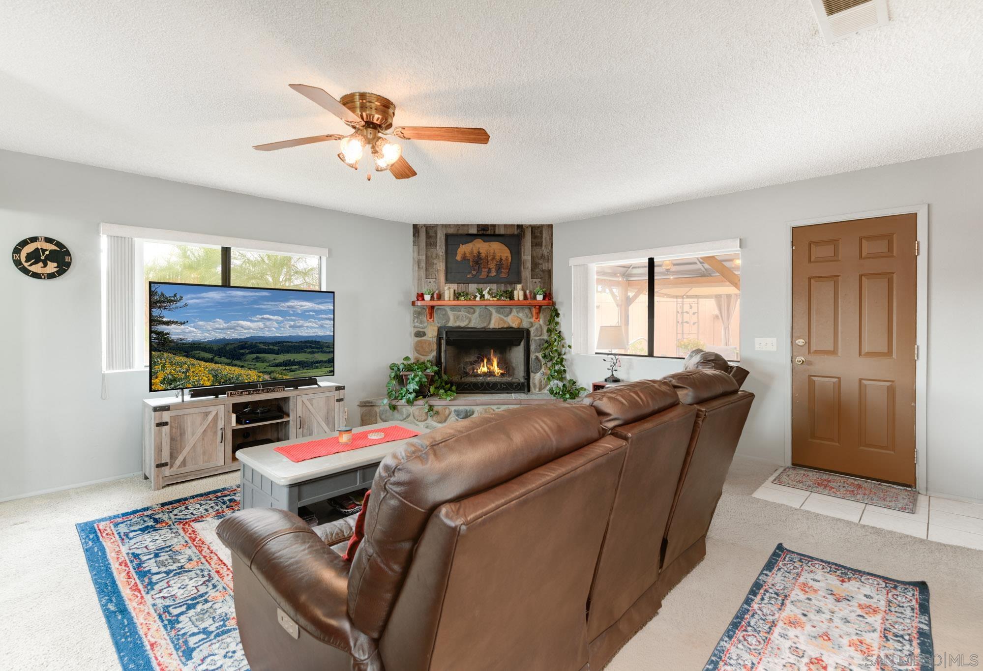 Detail Gallery Image 6 of 24 For 567  Brighthaven, El Cajon,  CA 92019 - 3 Beds | 1/1 Baths