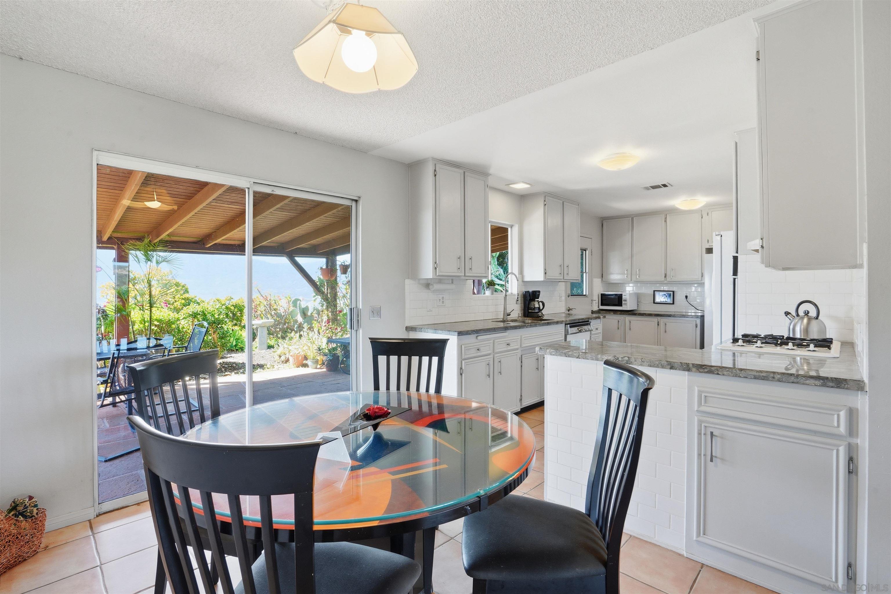 Detail Gallery Image 8 of 30 For 2384  Glenn Rd, Fallbrook,  CA 92028 - 3 Beds | 2 Baths