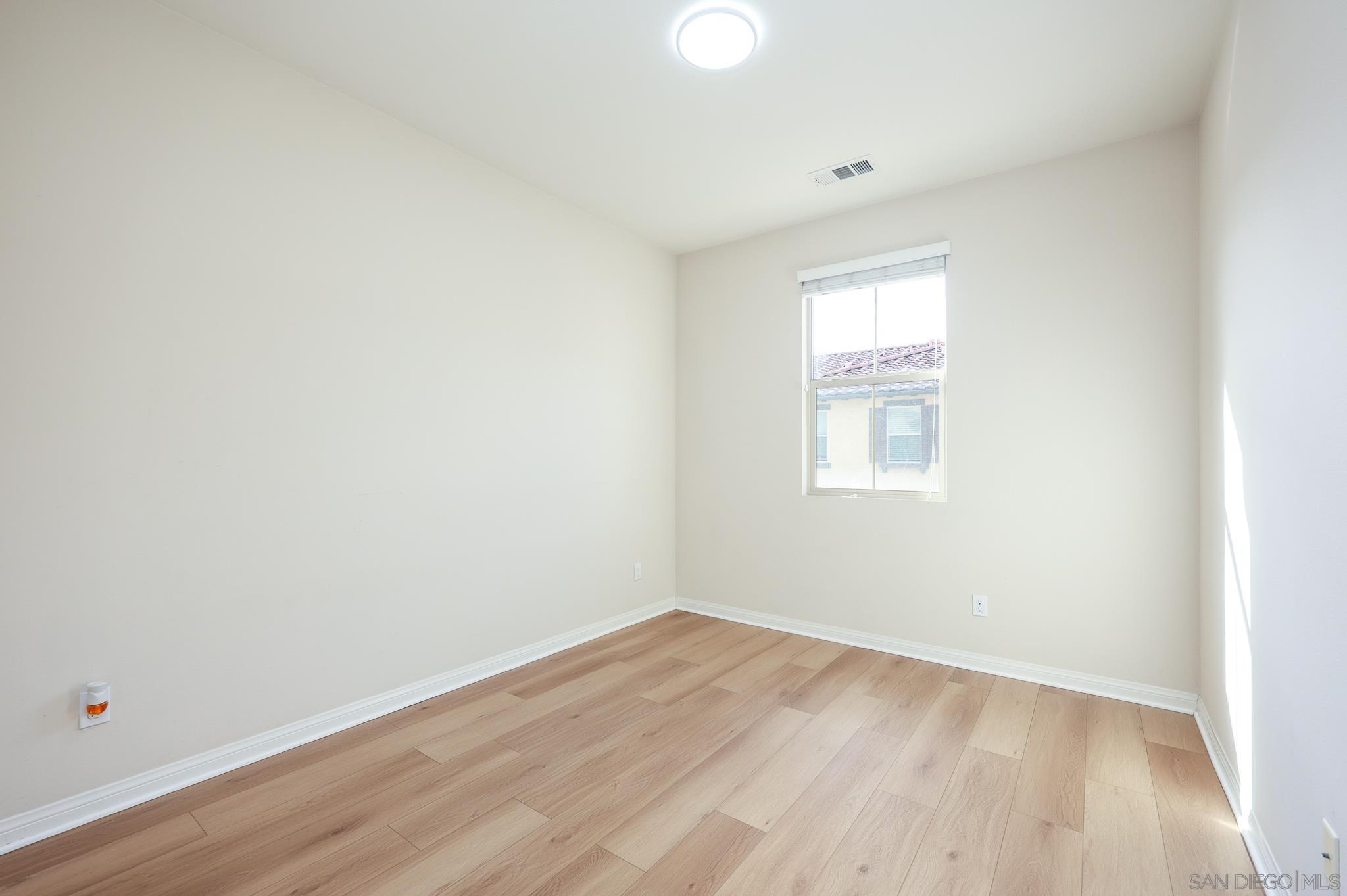 Detail Gallery Image 16 of 36 For 15965  Parkview Loop, San Diego,  CA 92127 - 3 Beds | 2/1 Baths