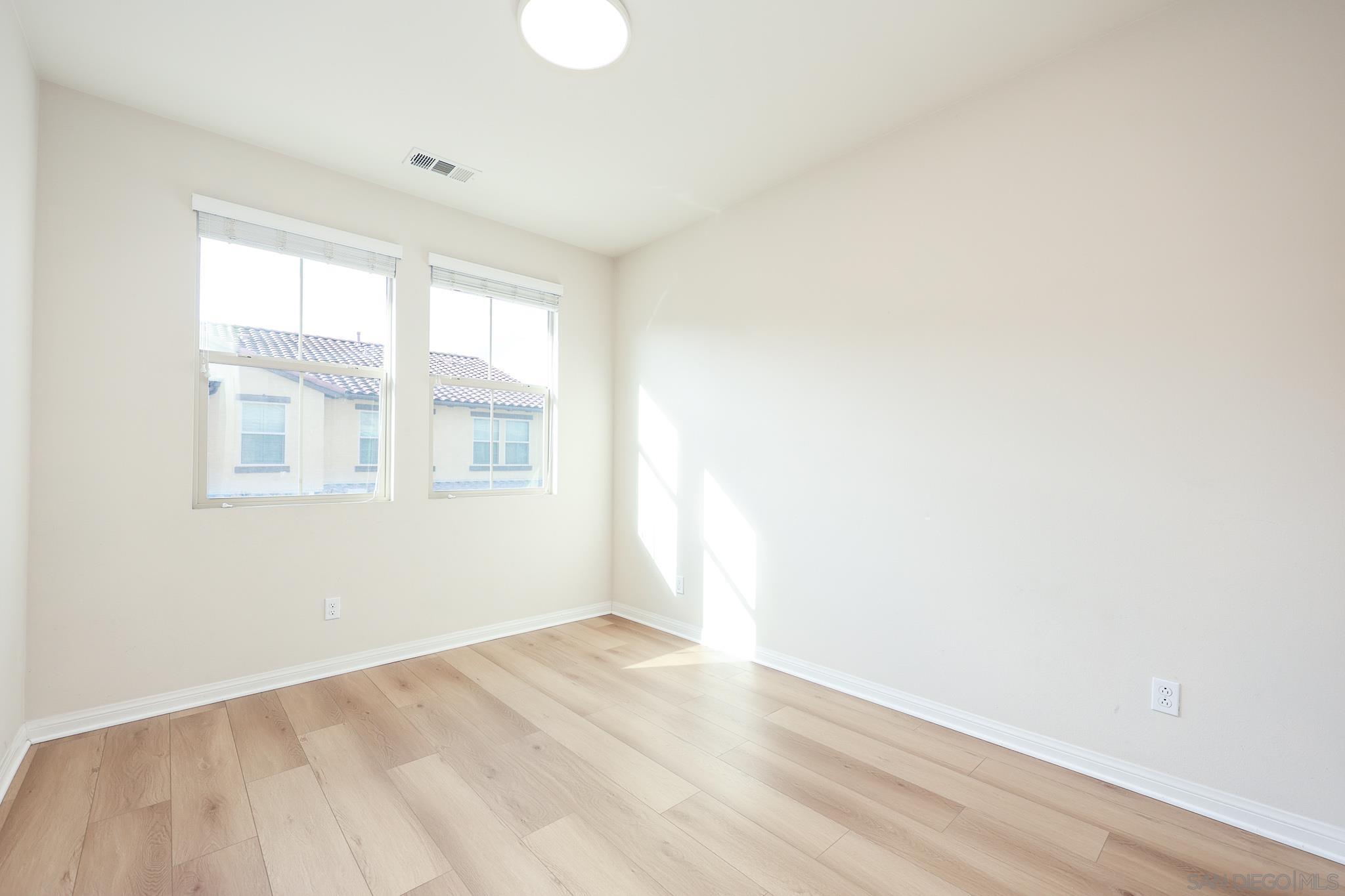 Detail Gallery Image 21 of 36 For 15965  Parkview Loop, San Diego,  CA 92127 - 3 Beds | 2/1 Baths