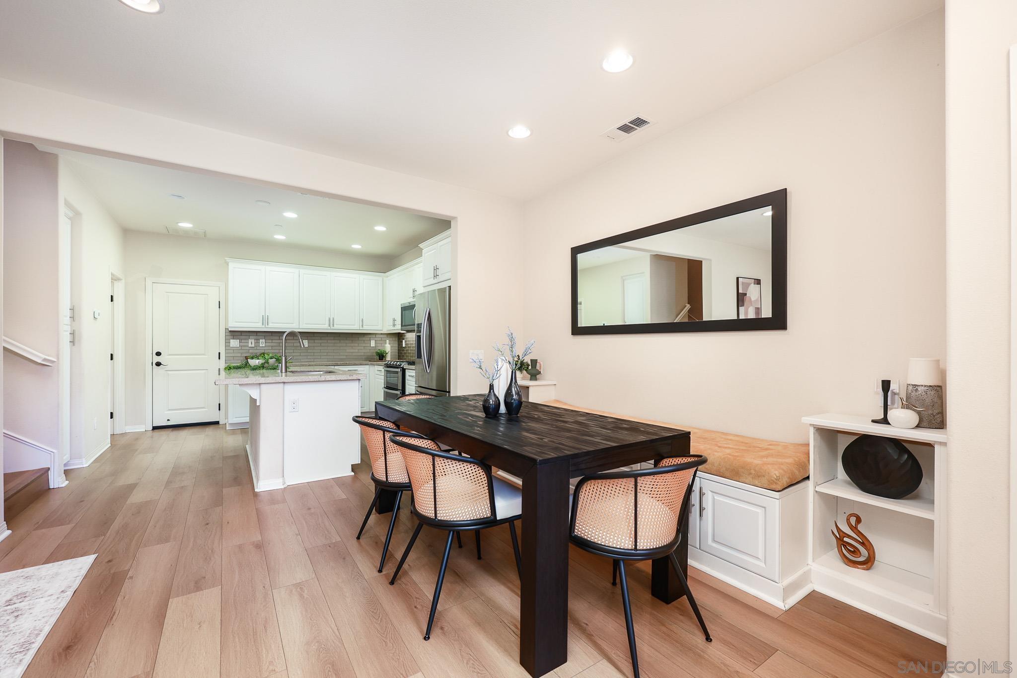 Detail Gallery Image 4 of 36 For 15965  Parkview Loop, San Diego,  CA 92127 - 3 Beds | 2/1 Baths