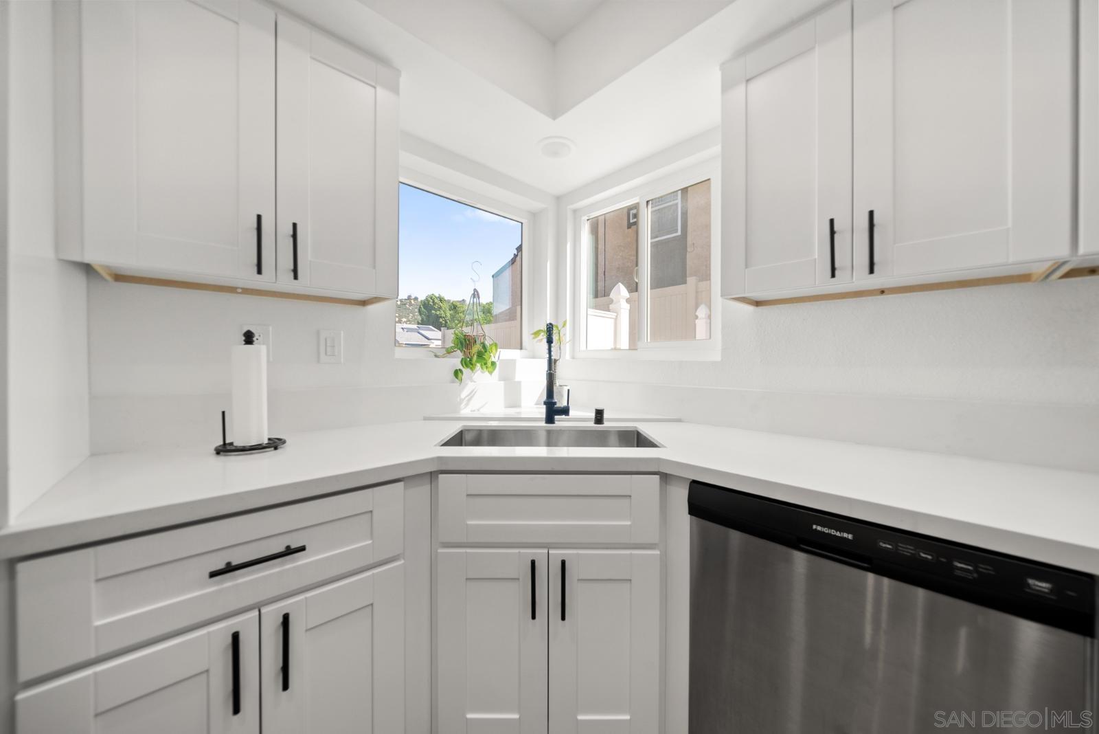 Detail Gallery Image 9 of 41 For 8362  Ora Belle, El Cajon,  CA 92021 - 3 Beds | 2/1 Baths