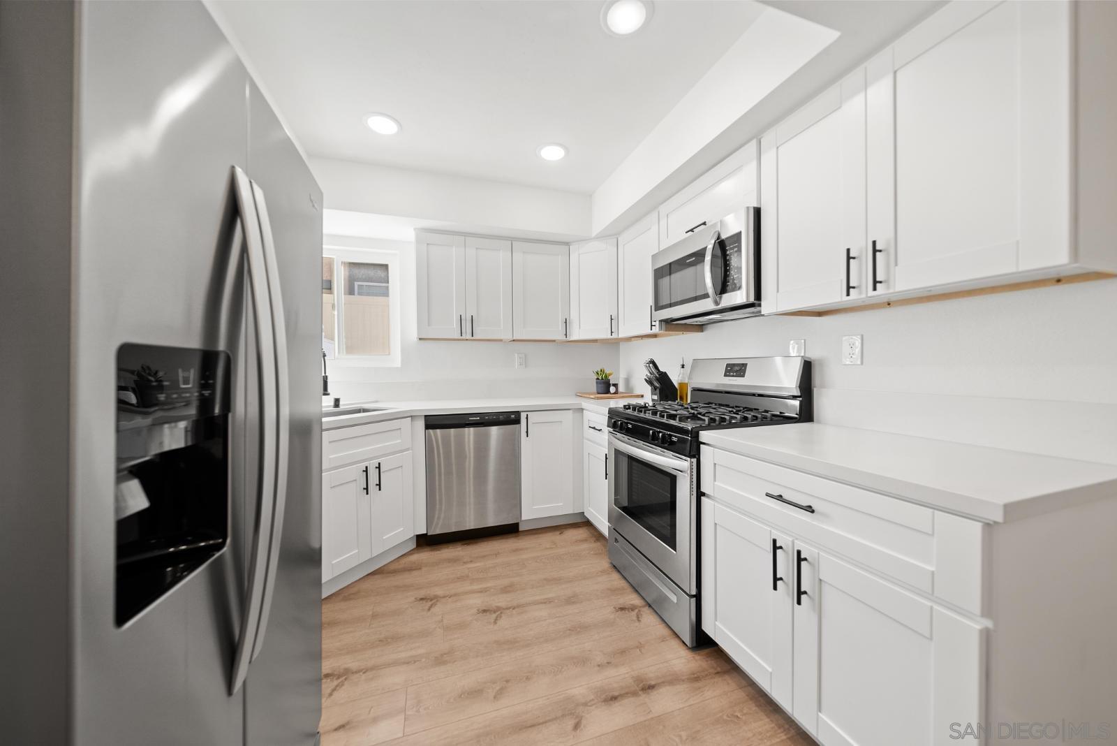 Detail Gallery Image 10 of 41 For 8362  Ora Belle, El Cajon,  CA 92021 - 3 Beds | 2/1 Baths