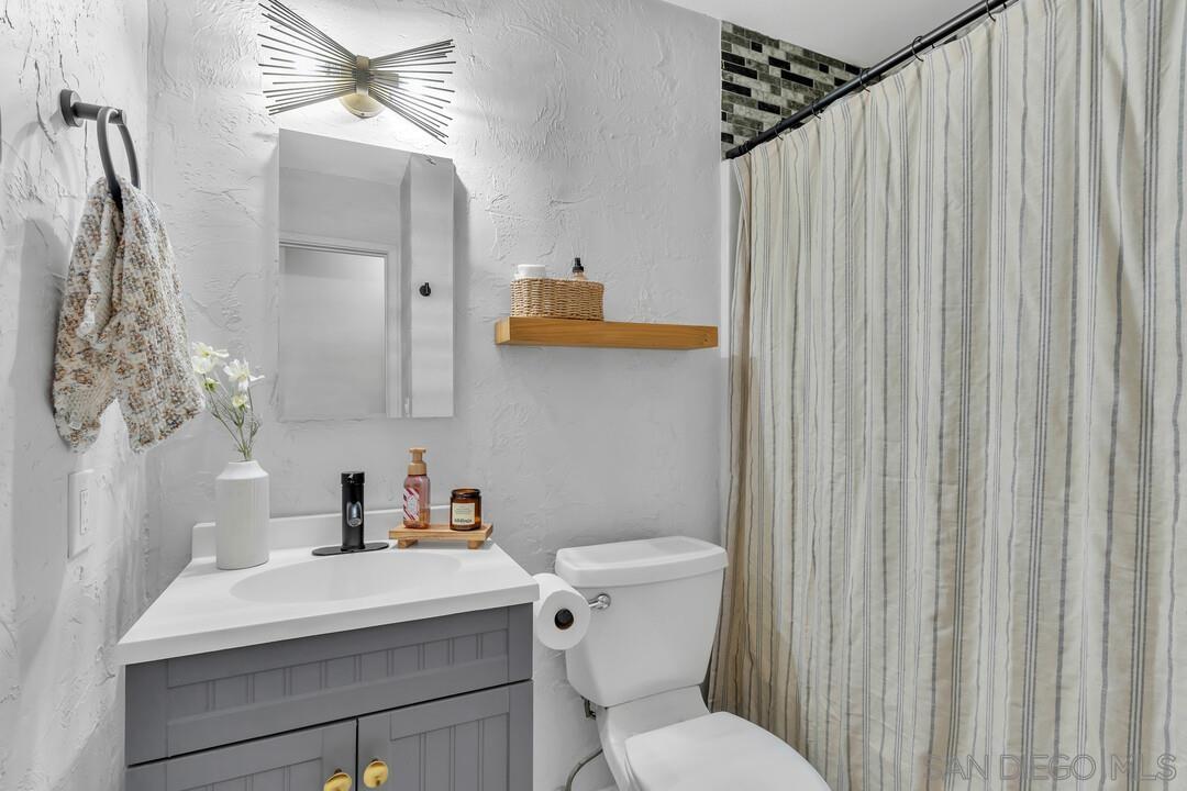 Detail Gallery Image 19 of 41 For 8969   New Seabury Drive, Santee,  CA 92071 - 6 Beds | 2 Baths