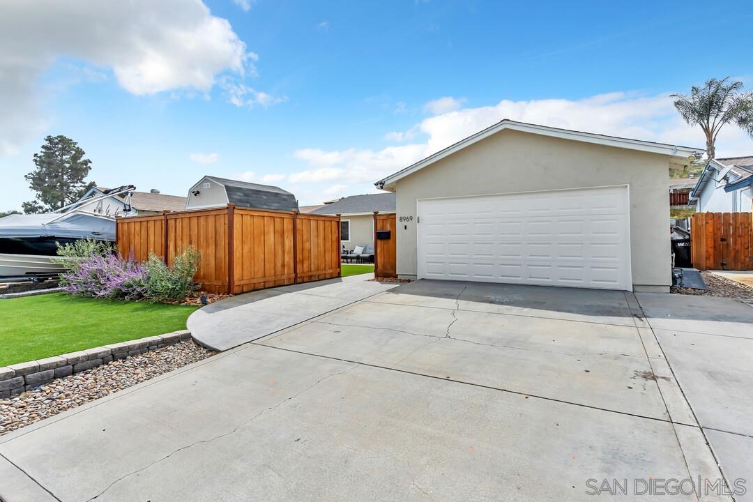 Detail Gallery Image 2 of 41 For 8969   New Seabury Drive, Santee,  CA 92071 - 6 Beds | 2 Baths