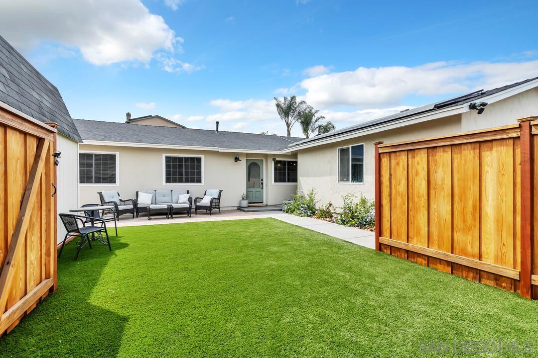 Detail Gallery Image 4 of 41 For 8969   New Seabury Drive, Santee,  CA 92071 - 6 Beds | 2 Baths