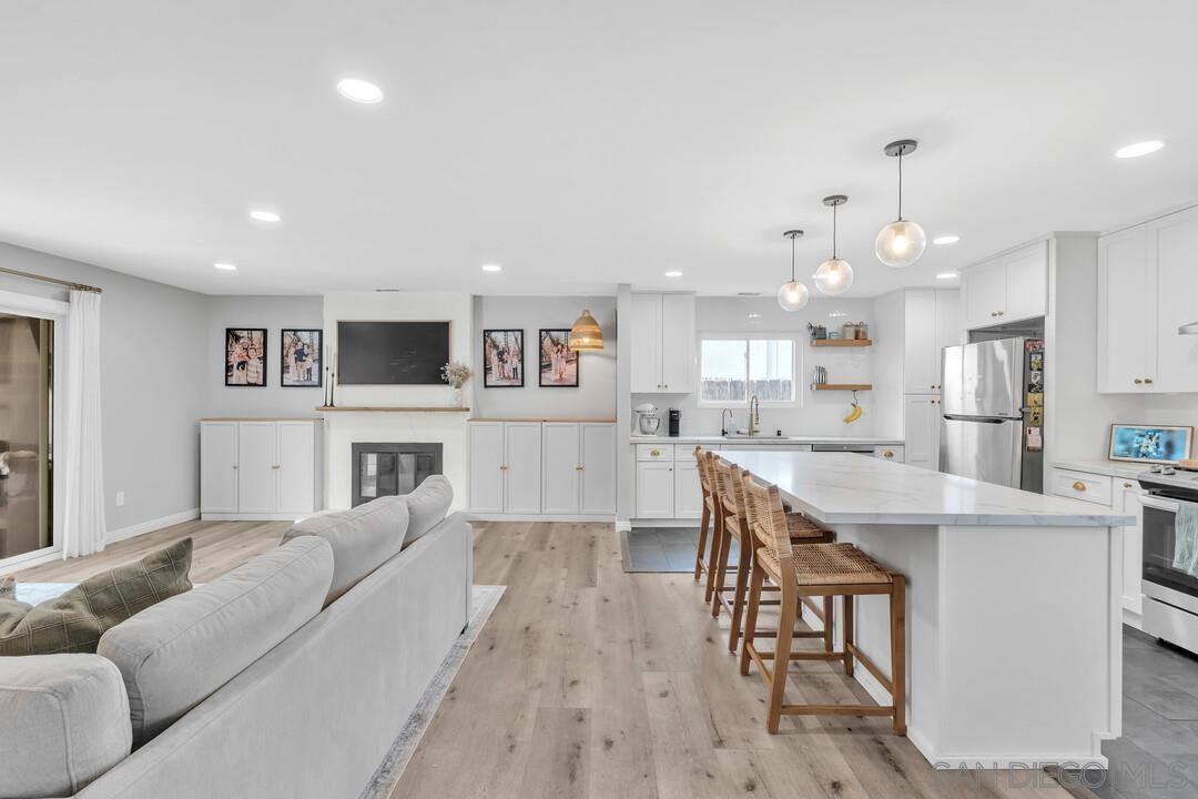 Detail Gallery Image 6 of 41 For 8969   New Seabury Drive, Santee,  CA 92071 - 6 Beds | 2 Baths