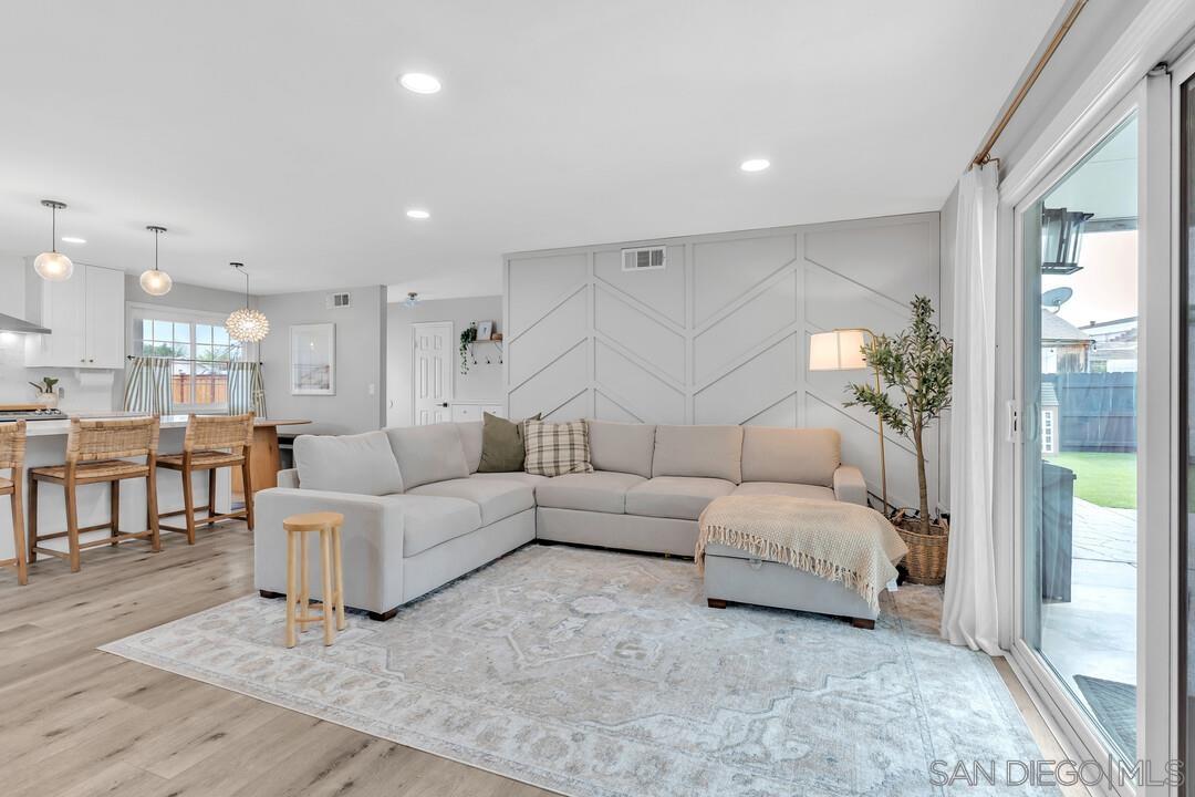 Detail Gallery Image 9 of 41 For 8969   New Seabury Drive, Santee,  CA 92071 - 6 Beds | 2 Baths