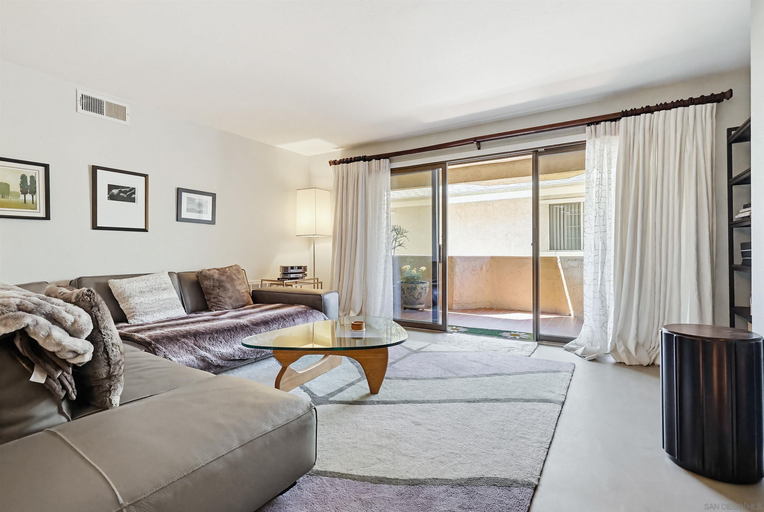 Detail Gallery Image 11 of 40 For 180  Date Ave, Imperial Beach,  CA 91932 - 2 Beds | 2 Baths