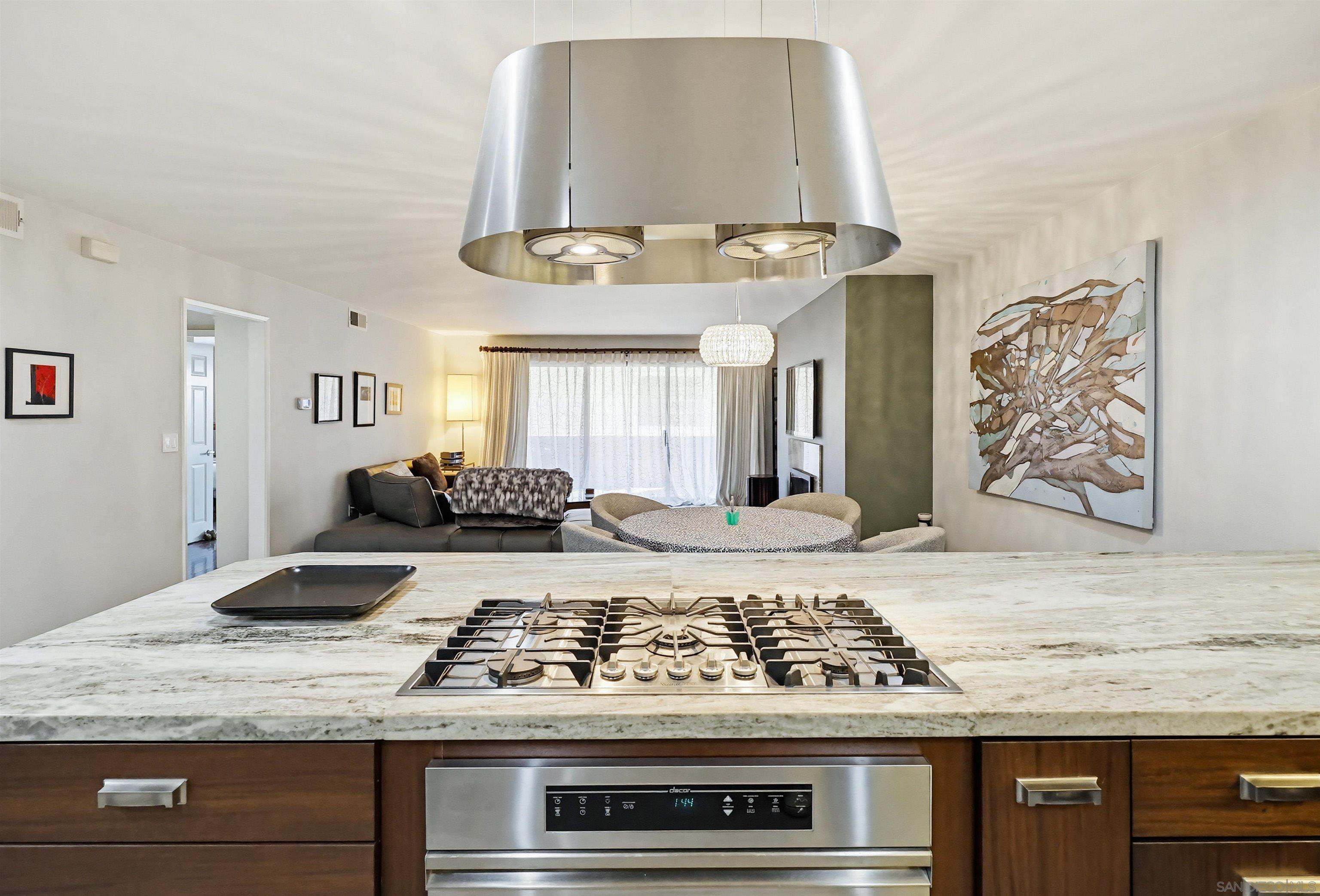 Detail Gallery Image 3 of 40 For 180  Date Ave, Imperial Beach,  CA 91932 - 2 Beds | 2 Baths