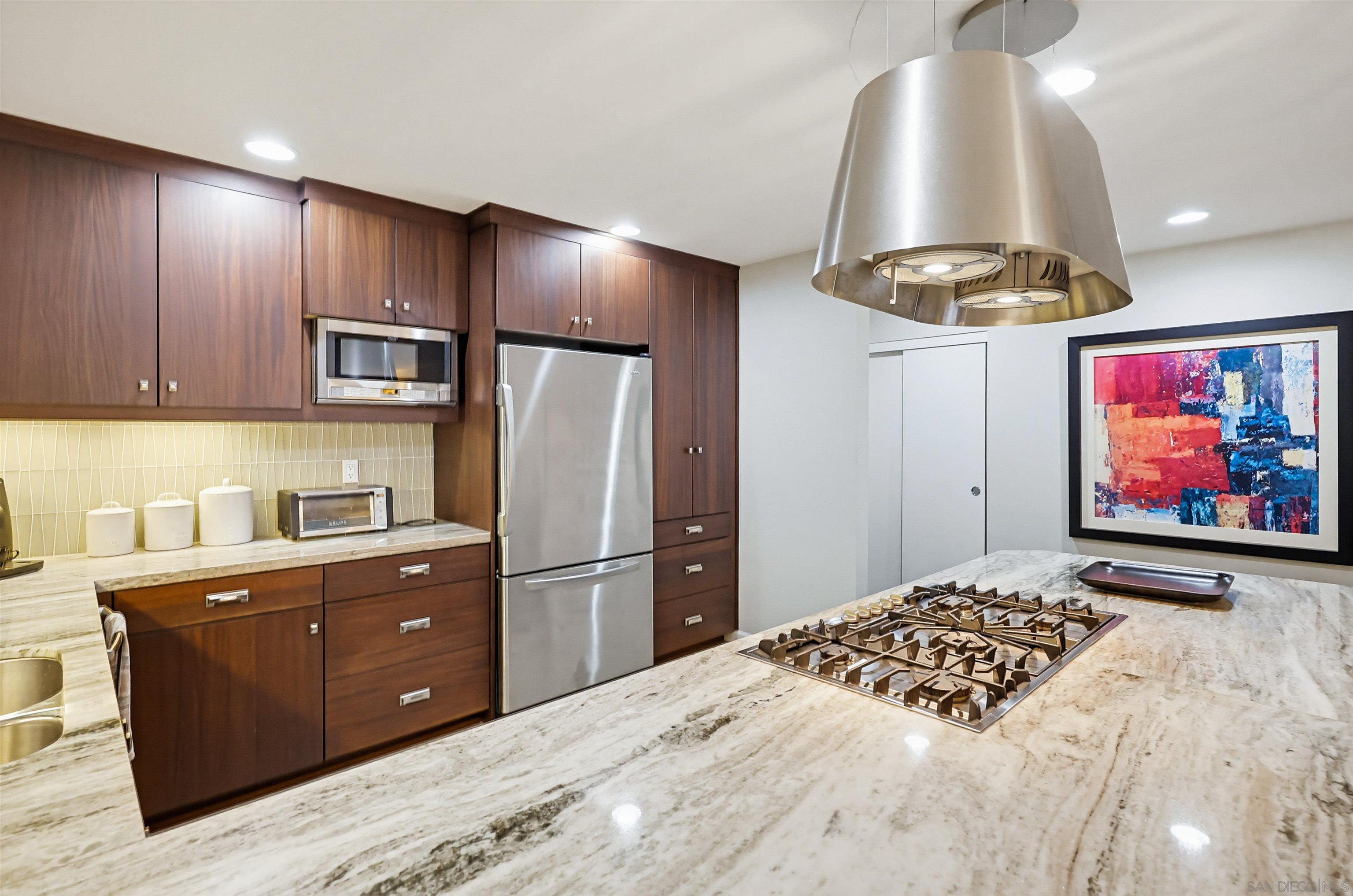 Detail Gallery Image 4 of 40 For 180  Date Ave, Imperial Beach,  CA 91932 - 2 Beds | 2 Baths