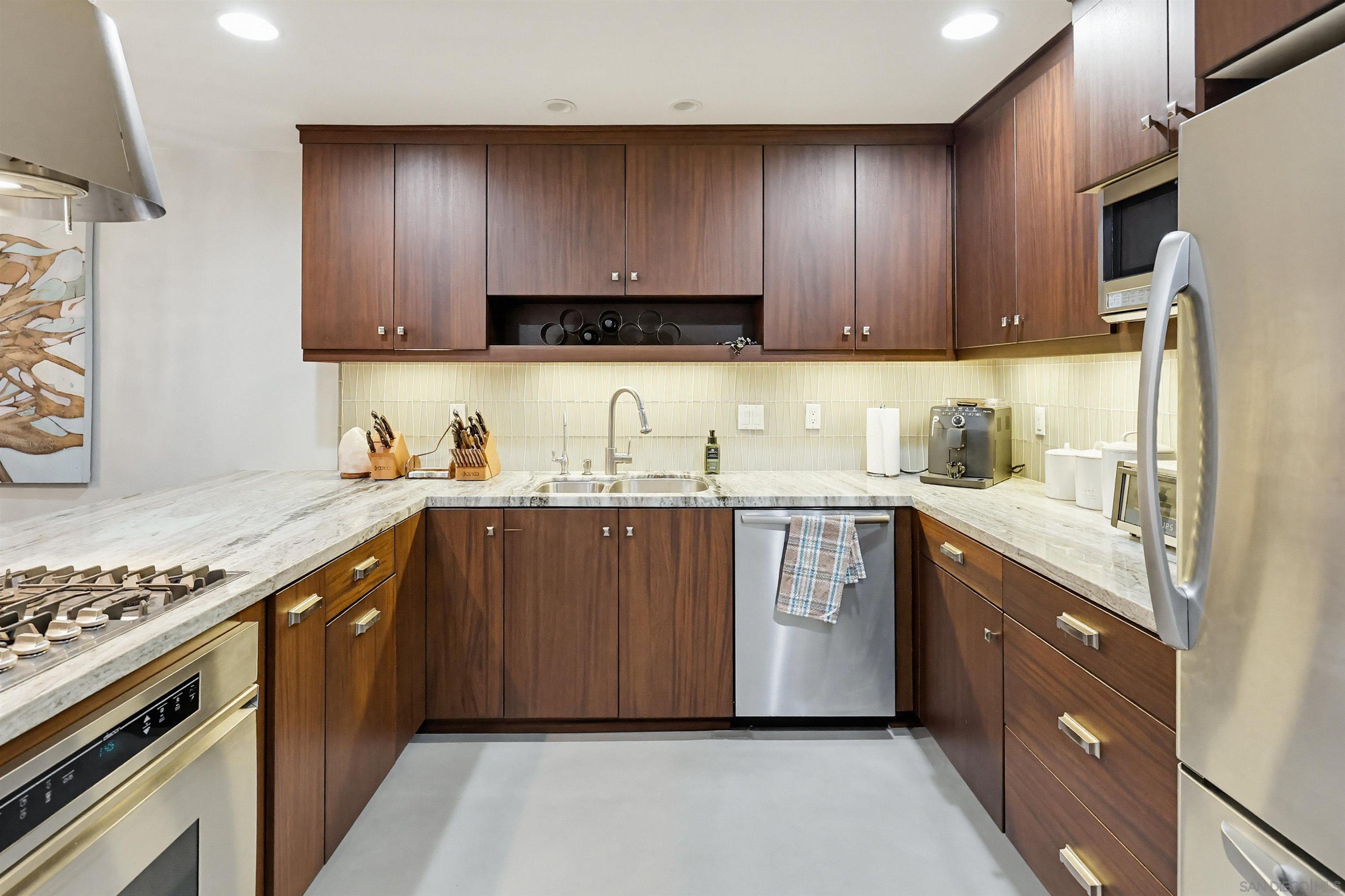 Detail Gallery Image 5 of 40 For 180  Date Ave, Imperial Beach,  CA 91932 - 2 Beds | 2 Baths