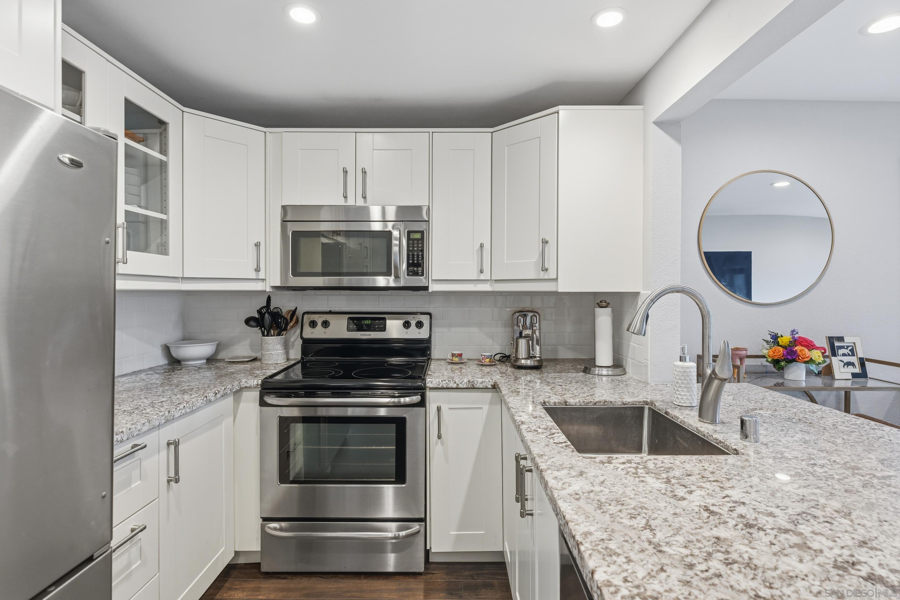 Detail Gallery Image 2 of 30 For 2960  Broadway  #7,  San Diego,  CA 92102 - 1 Beds | 1 Baths