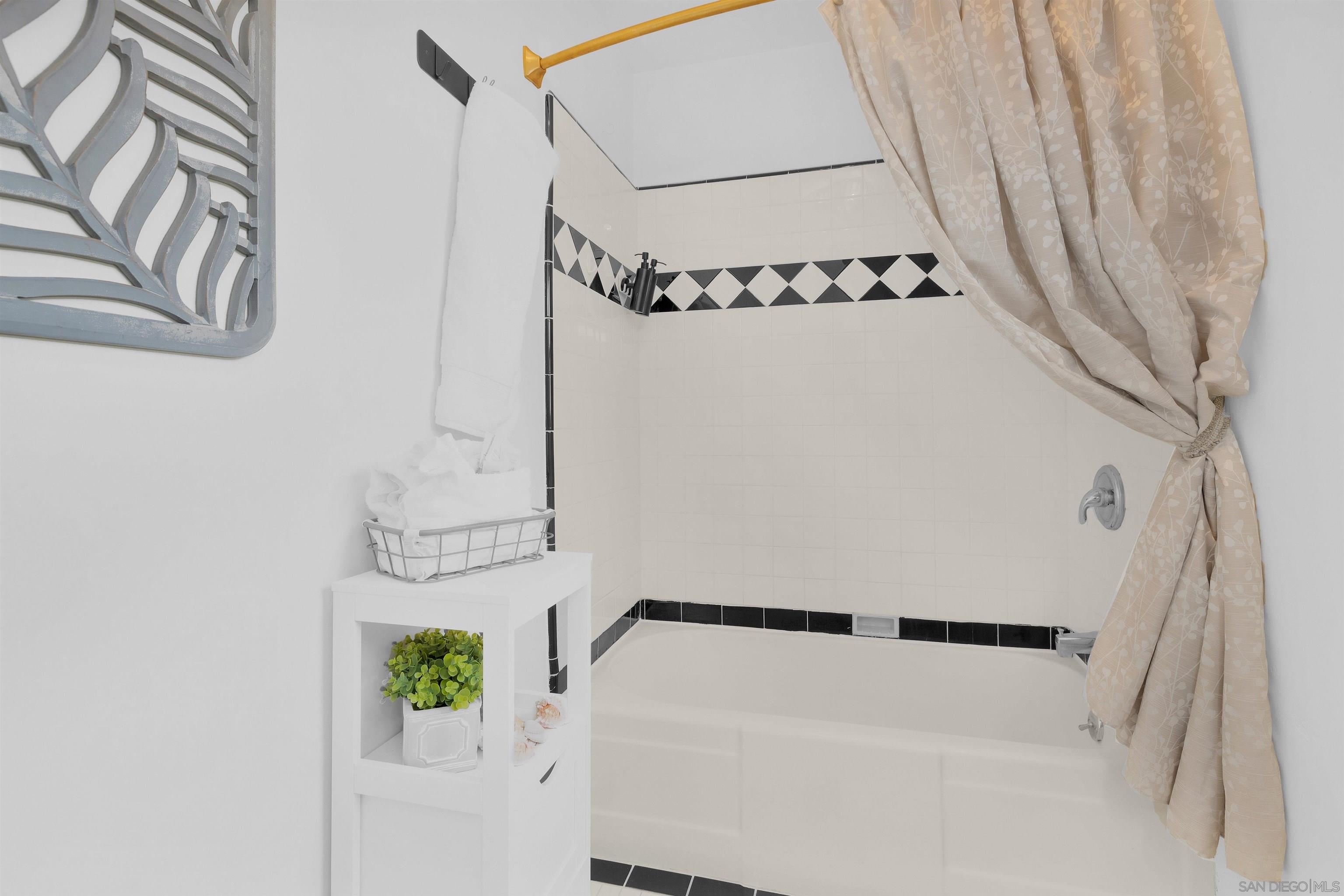 Detail Gallery Image 36 of 57 For 4825 W Point Loma, San Diego,  CA 92107 - – Beds | – Baths