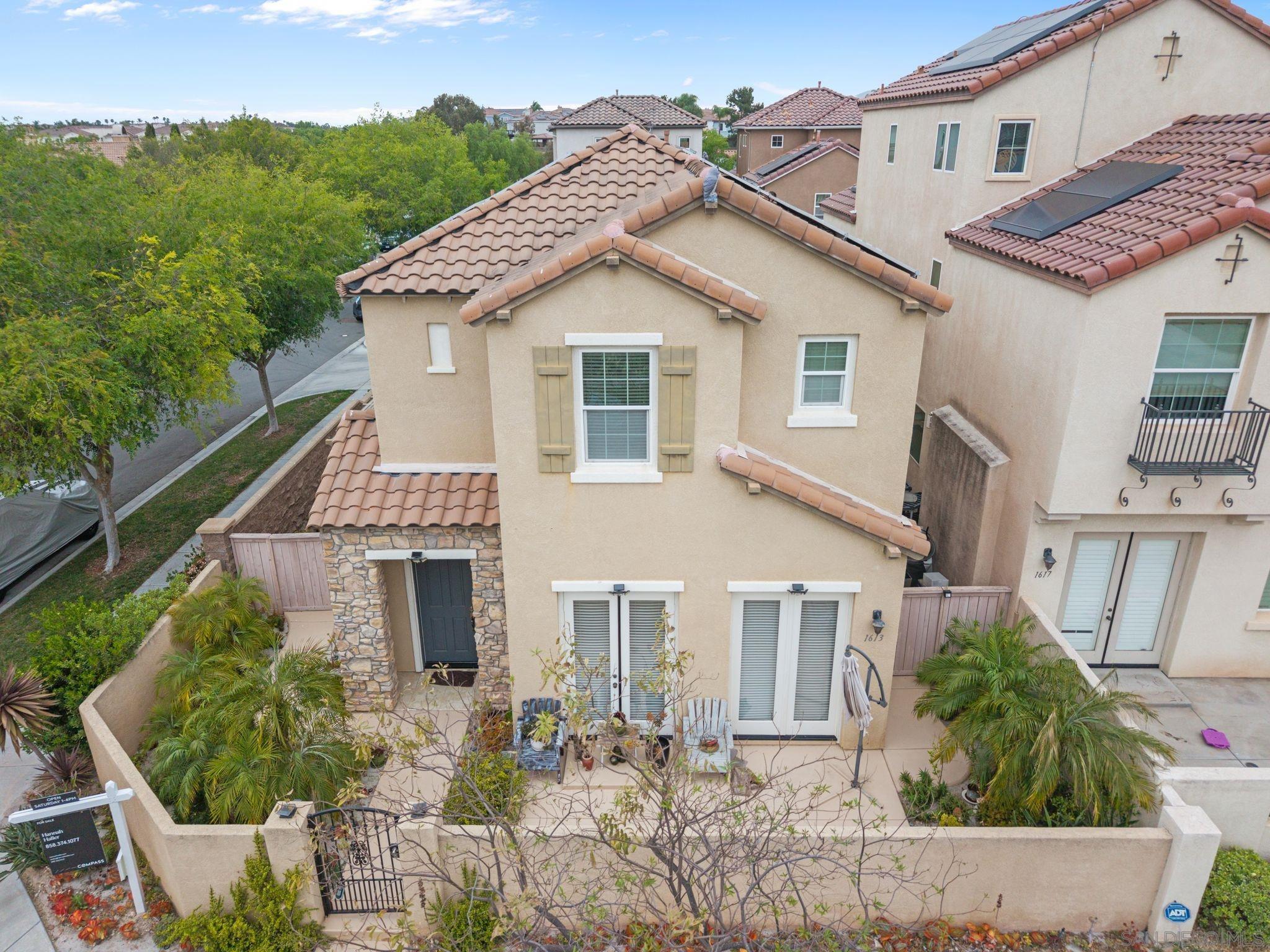 Detail Gallery Image 2 of 22 For 1613  Jones St, Chula Vista,  CA 91913 - 4 Beds | 2/1 Baths