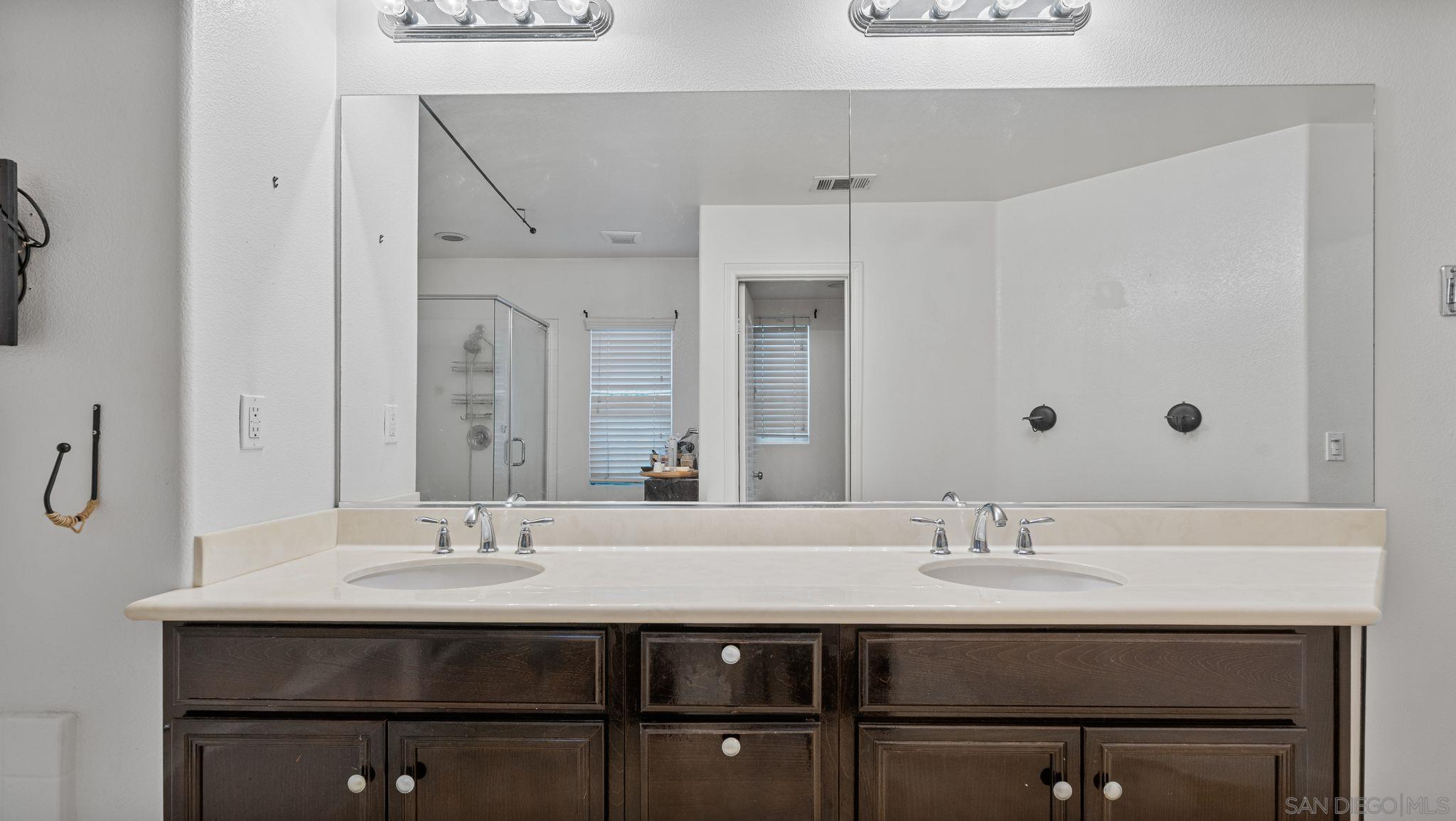 Detail Gallery Image 11 of 22 For 1613  Jones St, Chula Vista,  CA 91913 - 4 Beds | 2/1 Baths