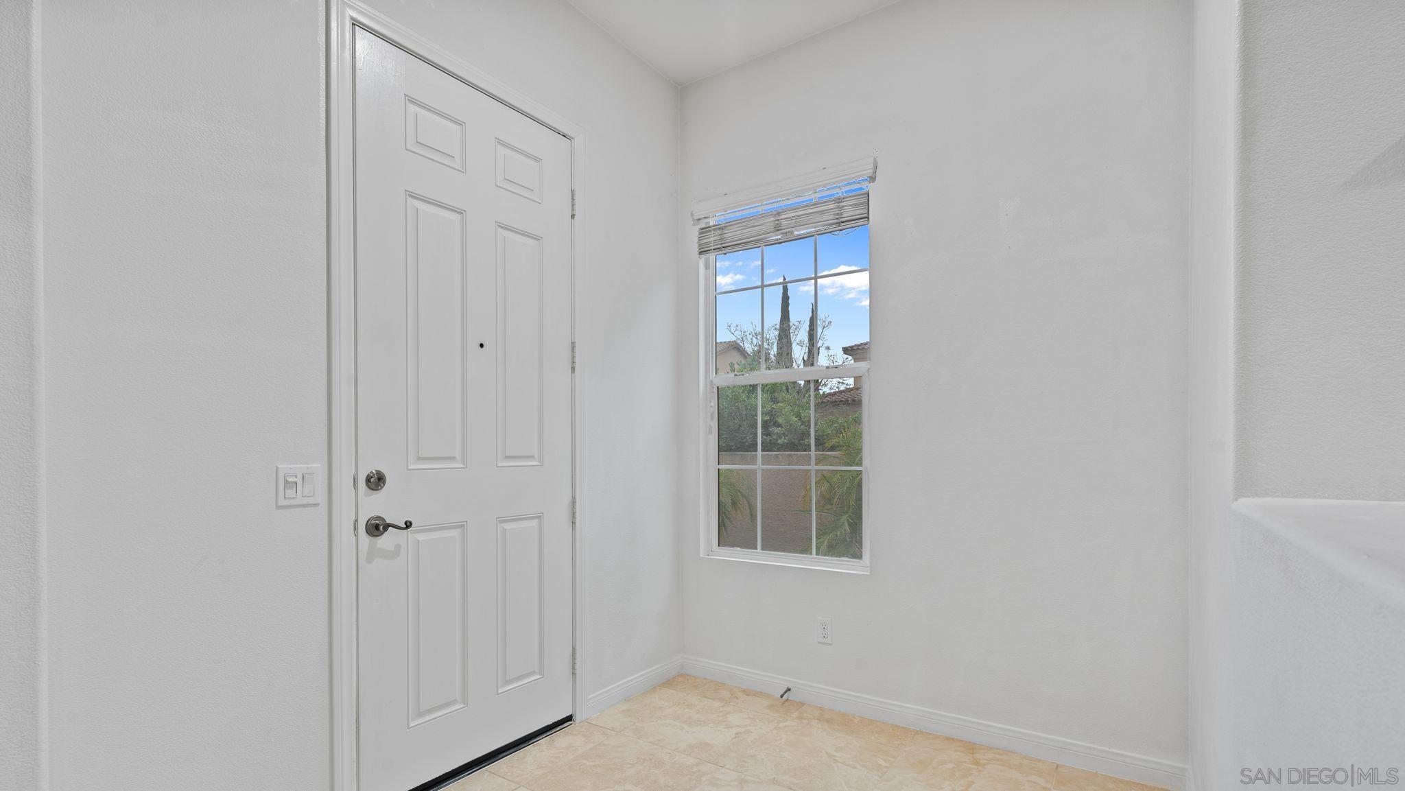 Detail Gallery Image 3 of 22 For 1613  Jones St, Chula Vista,  CA 91913 - 4 Beds | 2/1 Baths