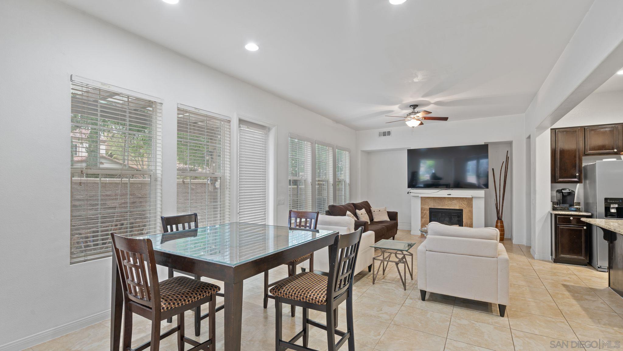 Detail Gallery Image 5 of 22 For 1613  Jones St, Chula Vista,  CA 91913 - 4 Beds | 2/1 Baths