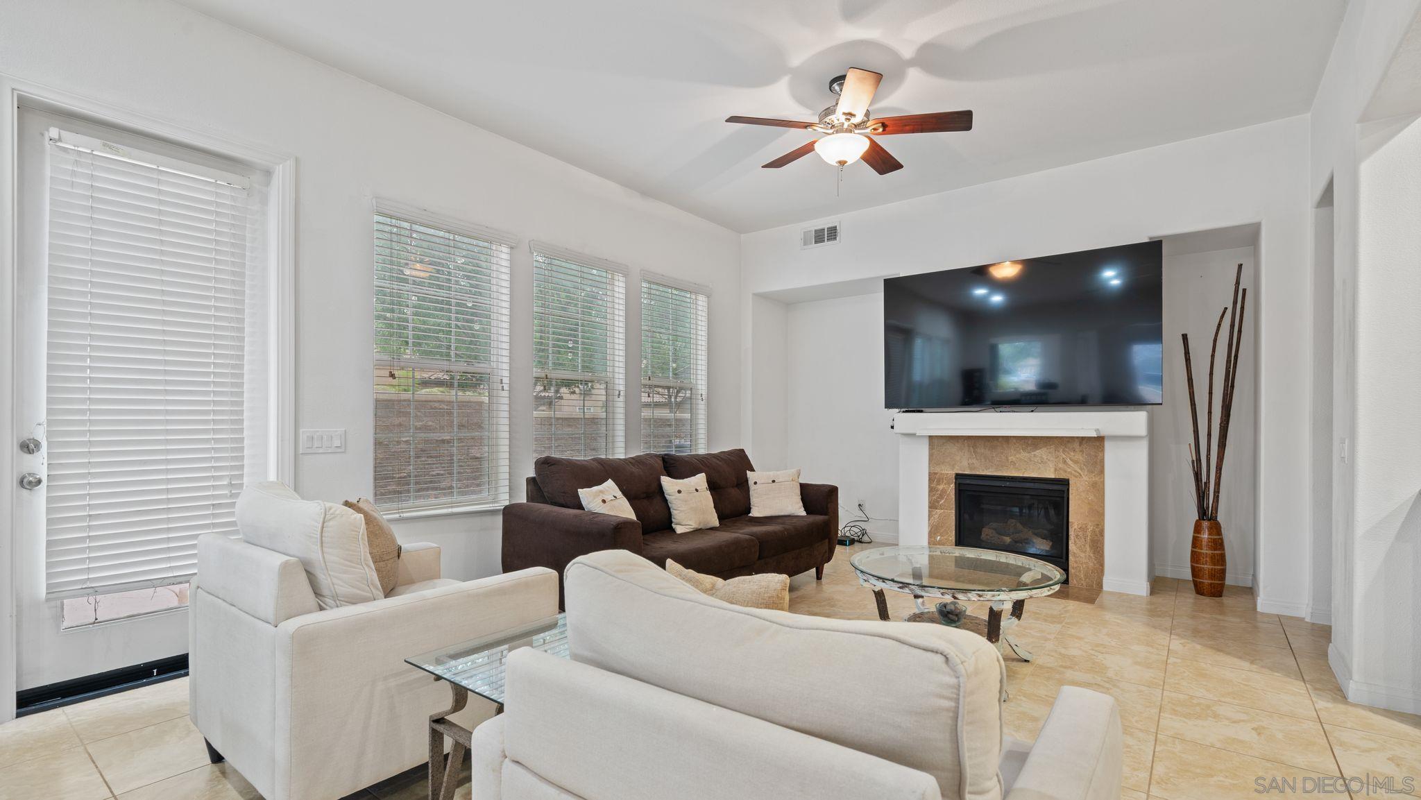 Detail Gallery Image 6 of 22 For 1613  Jones St, Chula Vista,  CA 91913 - 4 Beds | 2/1 Baths