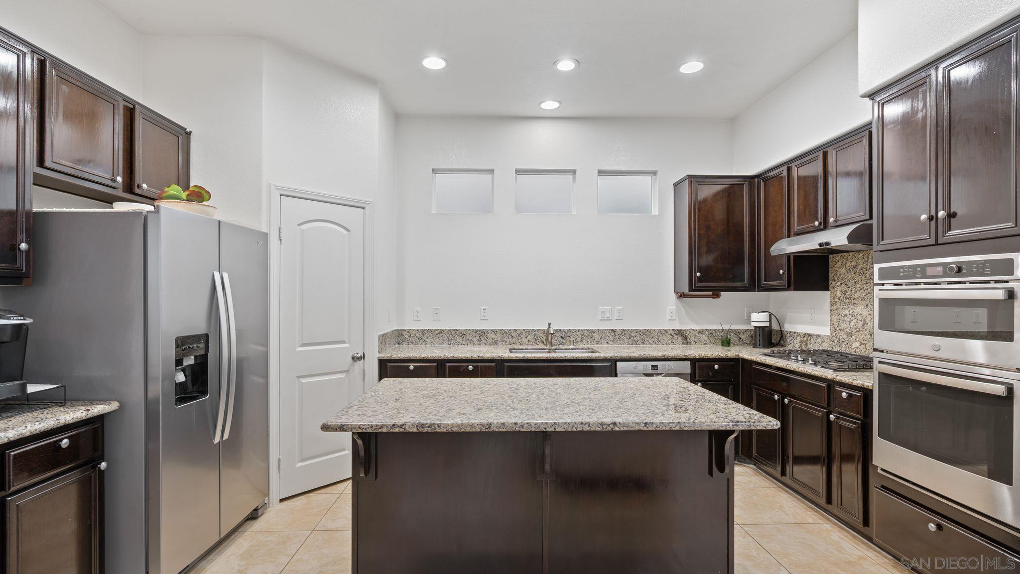 Detail Gallery Image 7 of 22 For 1613  Jones St, Chula Vista,  CA 91913 - 4 Beds | 2/1 Baths