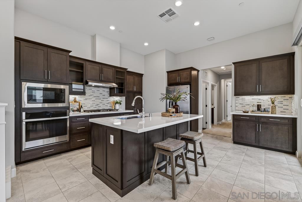 Detail Gallery Image 9 of 55 For 16750  Coyote Bush Drive  #97,  San Diego,  CA 92127 - 3 Beds | 3 Baths