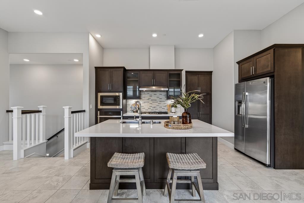 Detail Gallery Image 10 of 55 For 16750  Coyote Bush Drive  #97,  San Diego,  CA 92127 - 3 Beds | 3 Baths