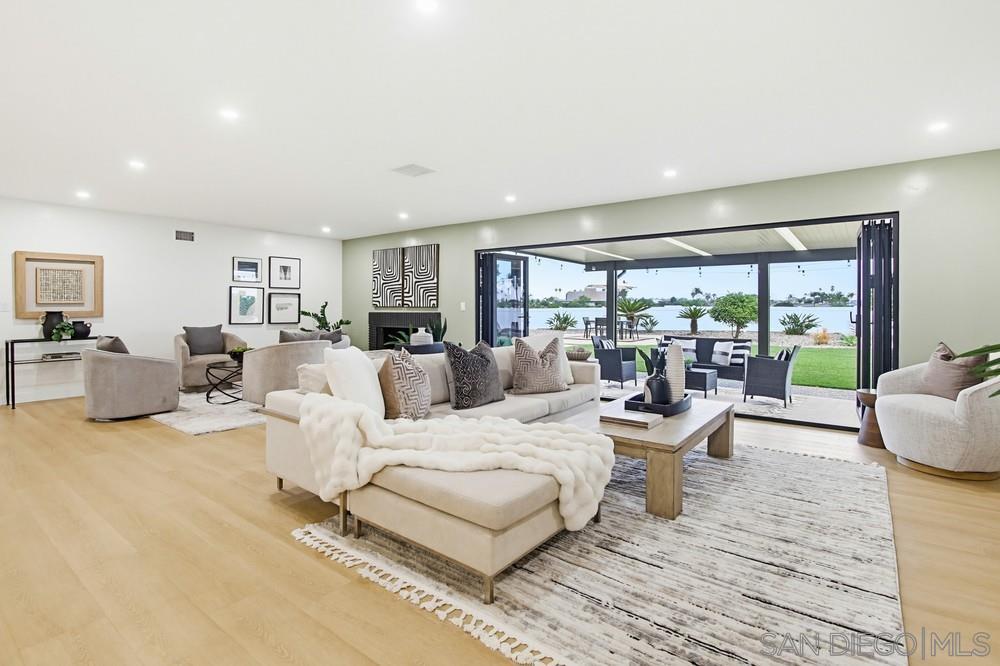 Detail Gallery Image 3 of 42 For 3052  Award Row, San Diego,  CA 92122 - 4 Beds | 2/1 Baths