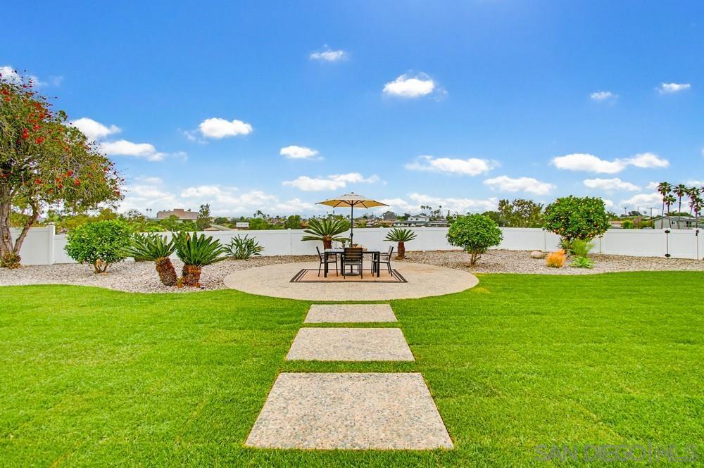 Detail Gallery Image 4 of 42 For 3052  Award Row, San Diego,  CA 92122 - 4 Beds | 2/1 Baths