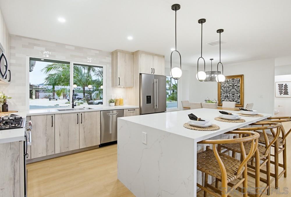 Detail Gallery Image 5 of 42 For 3052  Award Row, San Diego,  CA 92122 - 4 Beds | 2/1 Baths