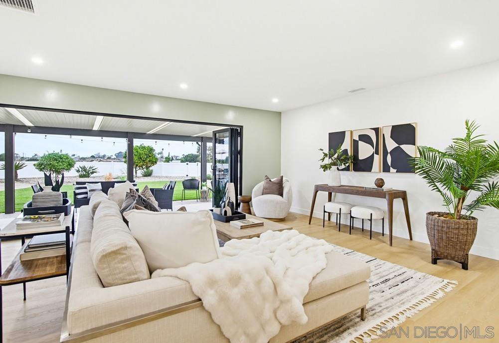 Detail Gallery Image 7 of 42 For 3052  Award Row, San Diego,  CA 92122 - 4 Beds | 2/1 Baths