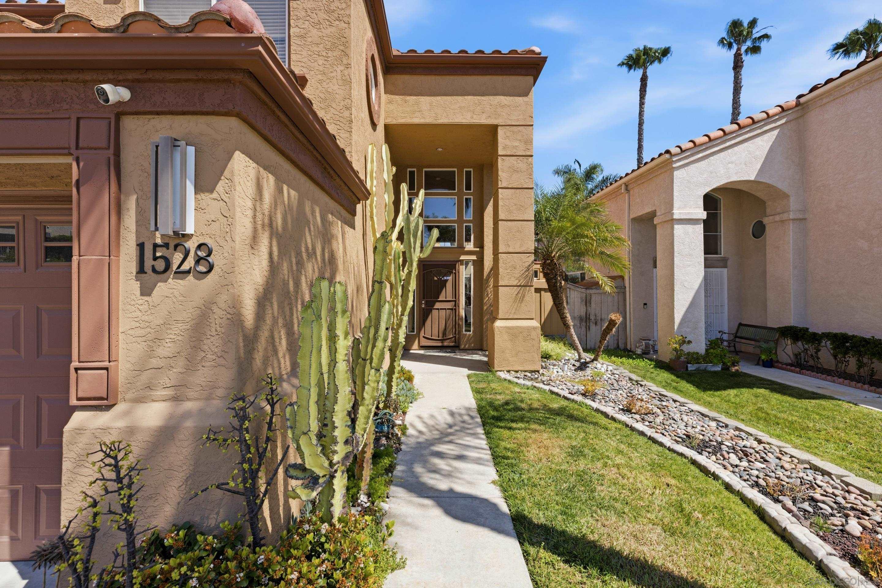 Detail Gallery Image 2 of 40 For 1528  via Otano, Oceanside,  CA 92056 - 4 Beds | 2/1 Baths