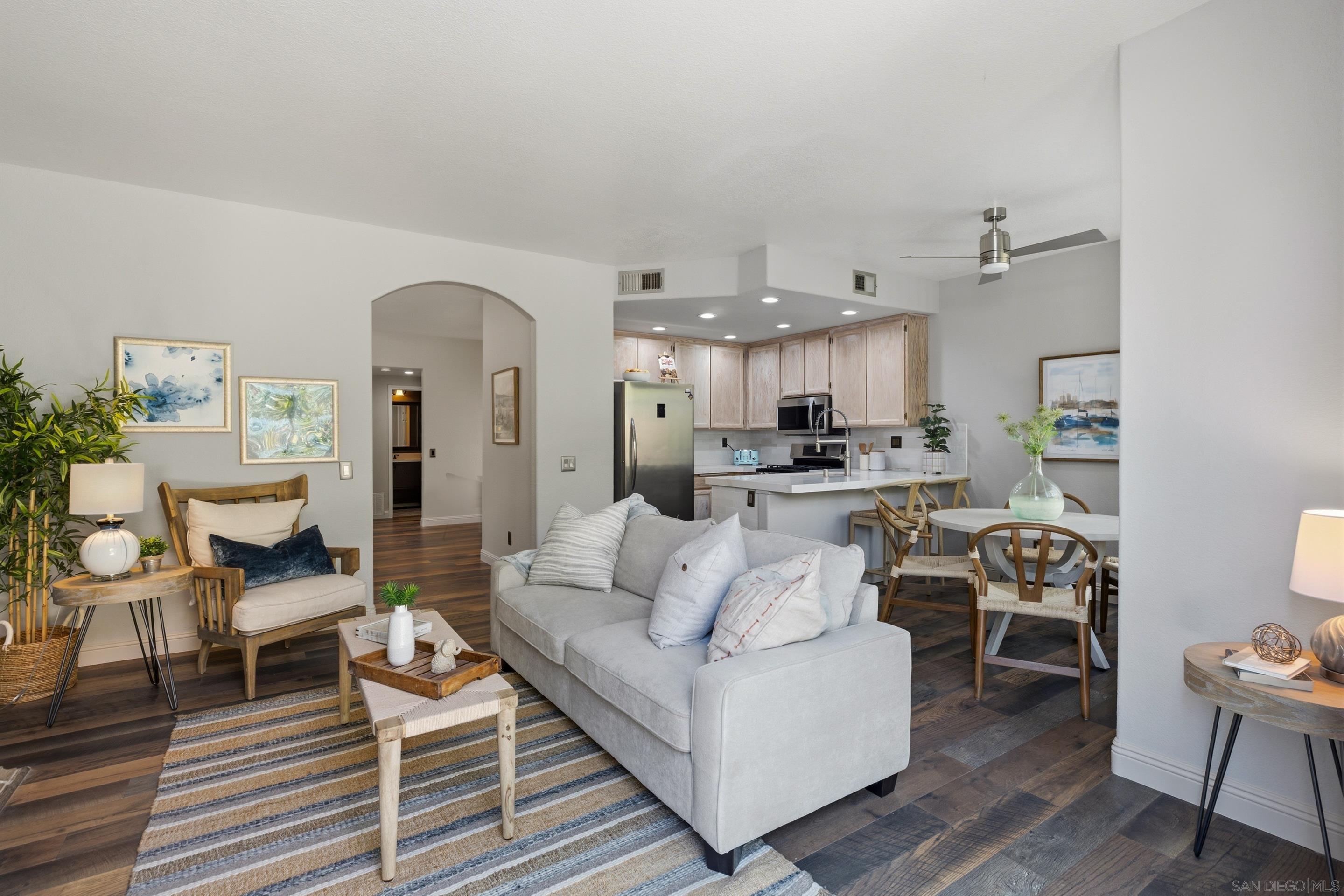 Detail Gallery Image 13 of 40 For 1528  via Otano, Oceanside,  CA 92056 - 4 Beds | 2/1 Baths