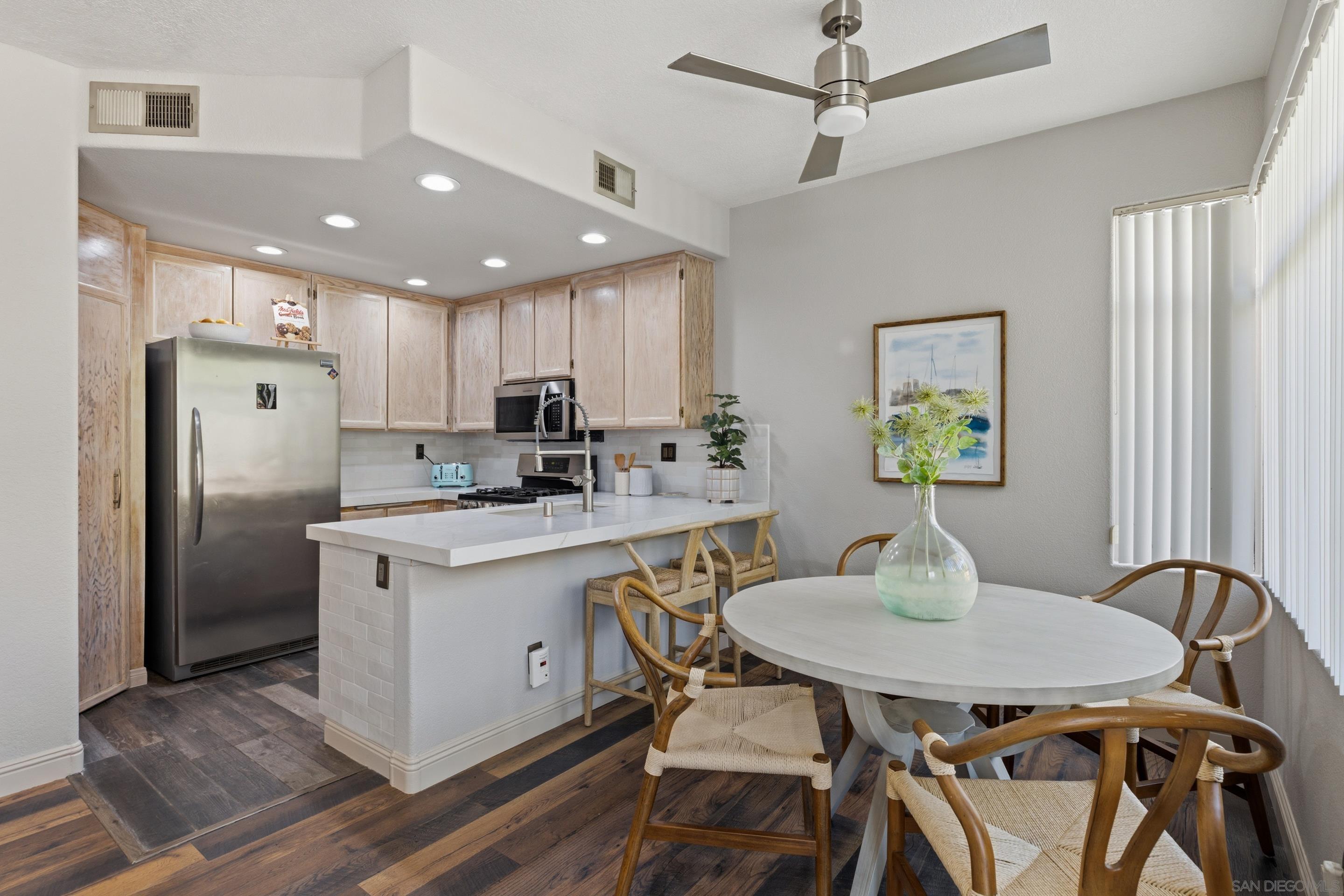 Detail Gallery Image 14 of 40 For 1528  via Otano, Oceanside,  CA 92056 - 4 Beds | 2/1 Baths