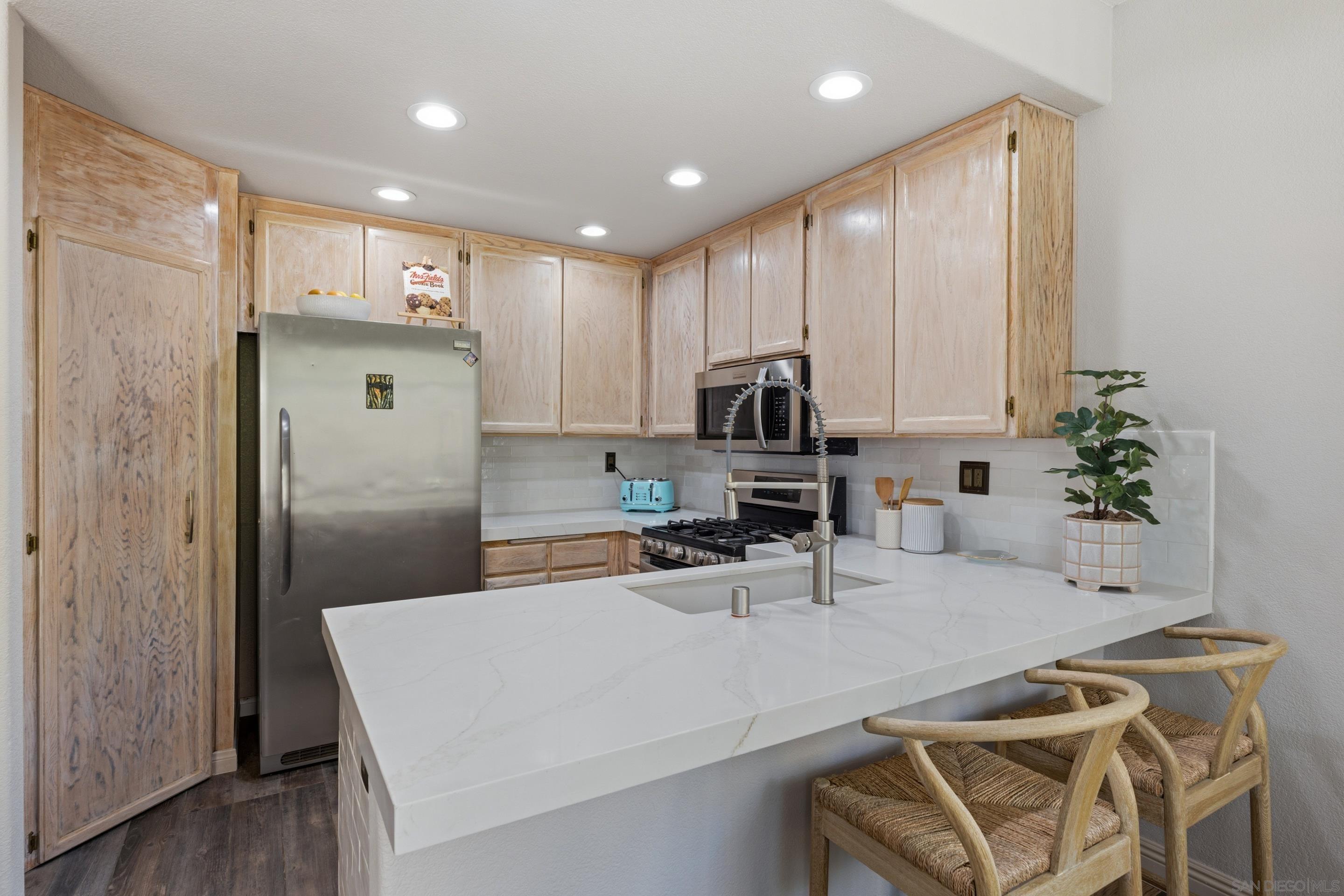 Detail Gallery Image 15 of 40 For 1528  via Otano, Oceanside,  CA 92056 - 4 Beds | 2/1 Baths