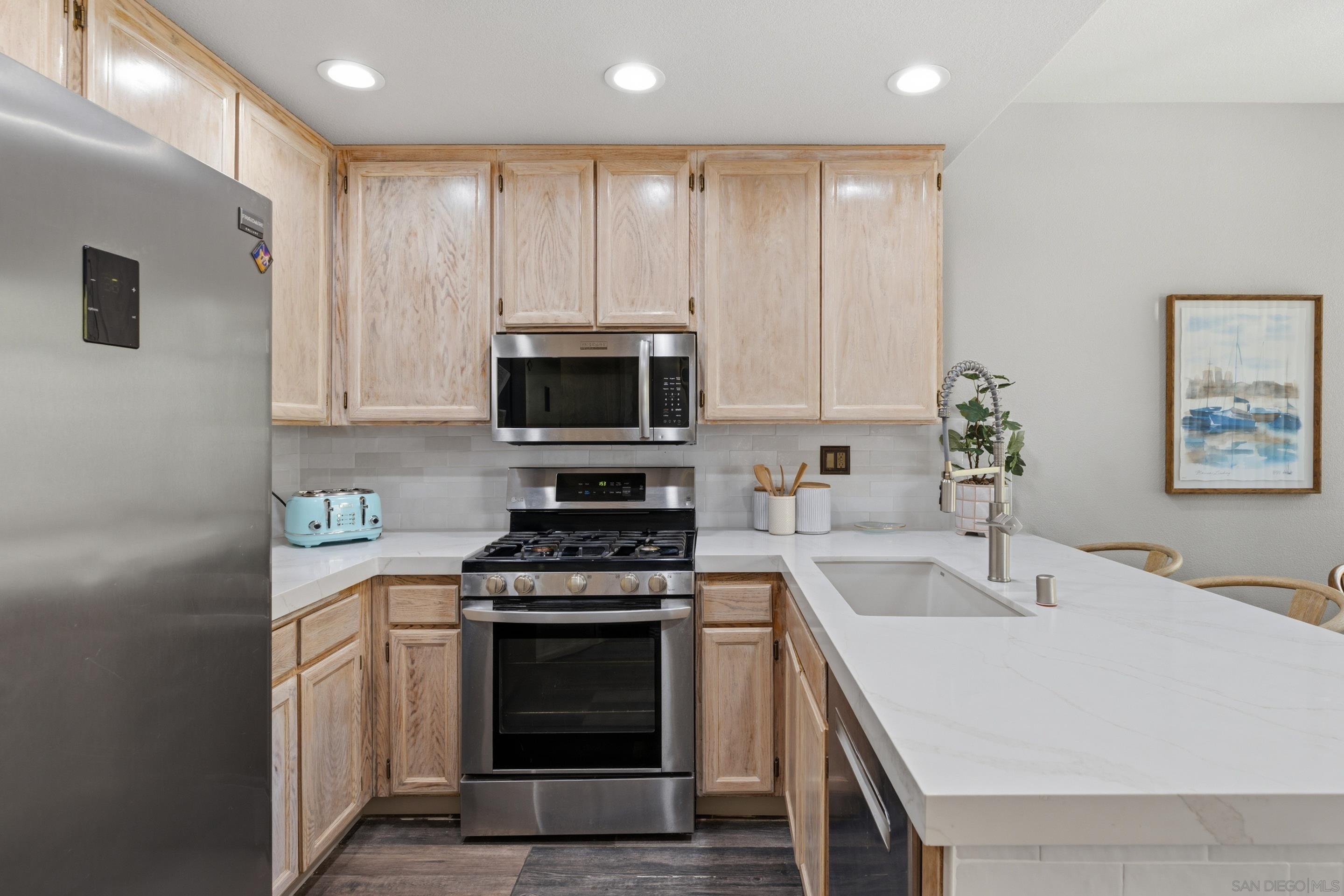 Detail Gallery Image 17 of 40 For 1528  via Otano, Oceanside,  CA 92056 - 4 Beds | 2/1 Baths