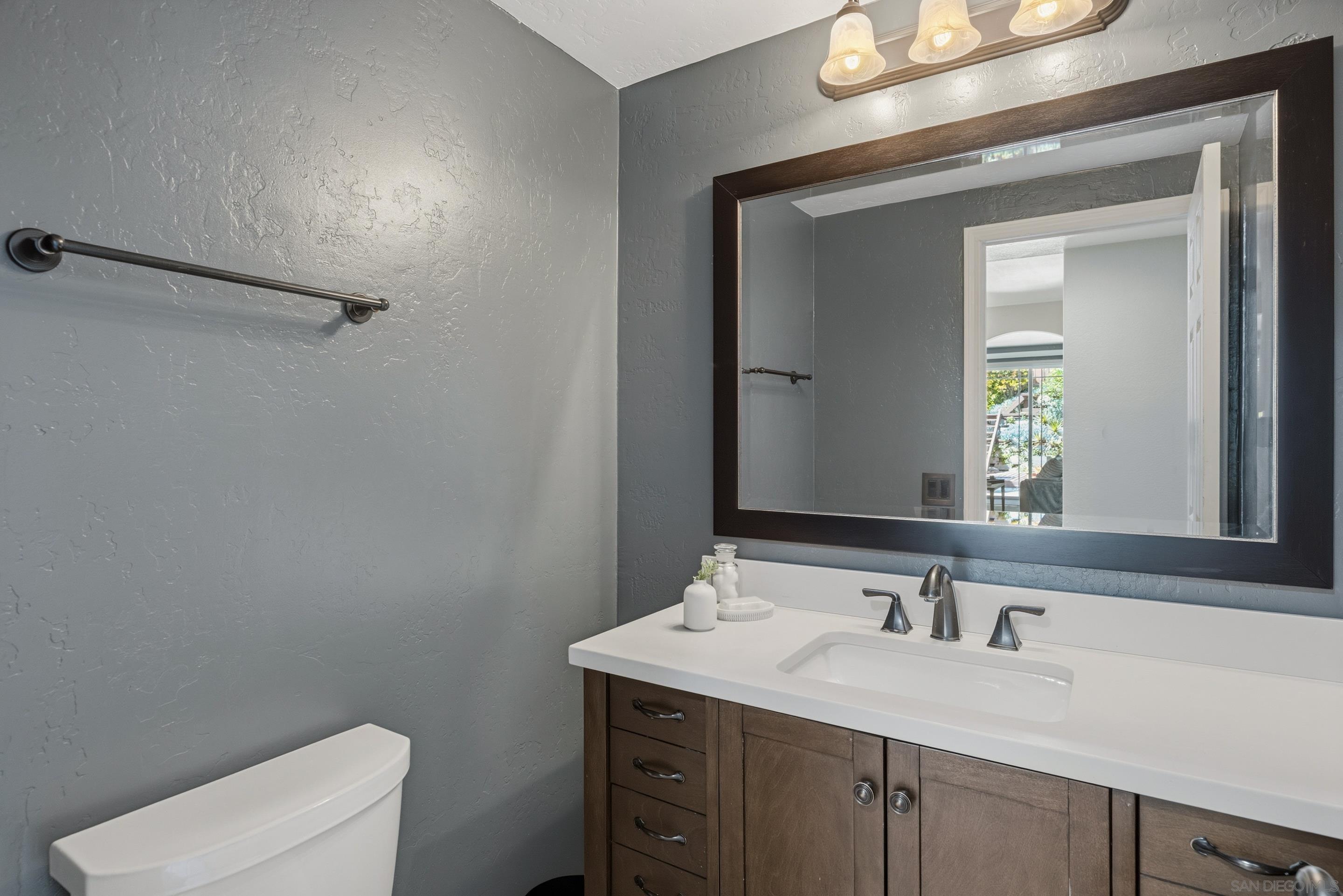 Detail Gallery Image 18 of 40 For 1528  via Otano, Oceanside,  CA 92056 - 4 Beds | 2/1 Baths