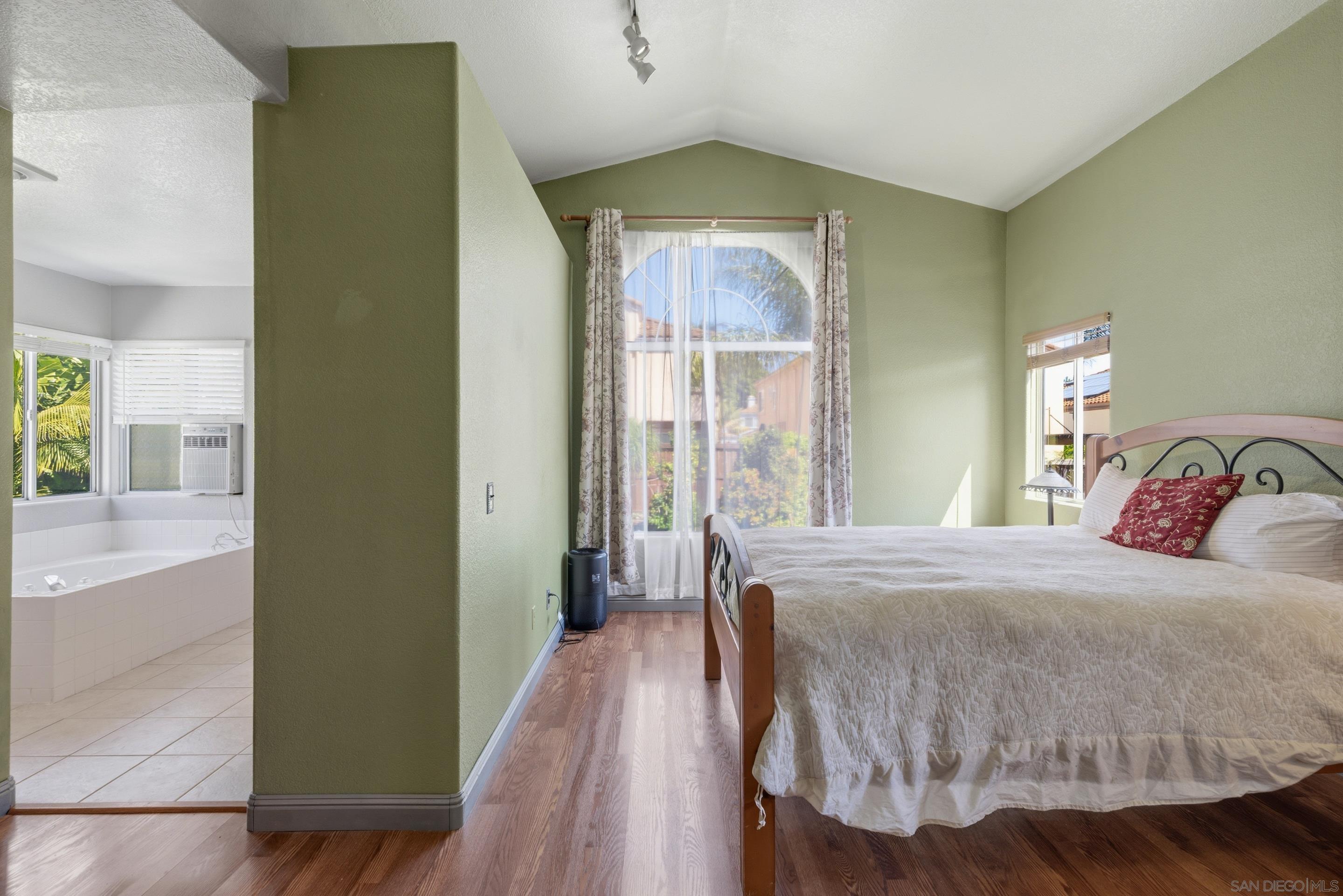 Detail Gallery Image 20 of 40 For 1528  via Otano, Oceanside,  CA 92056 - 4 Beds | 2/1 Baths