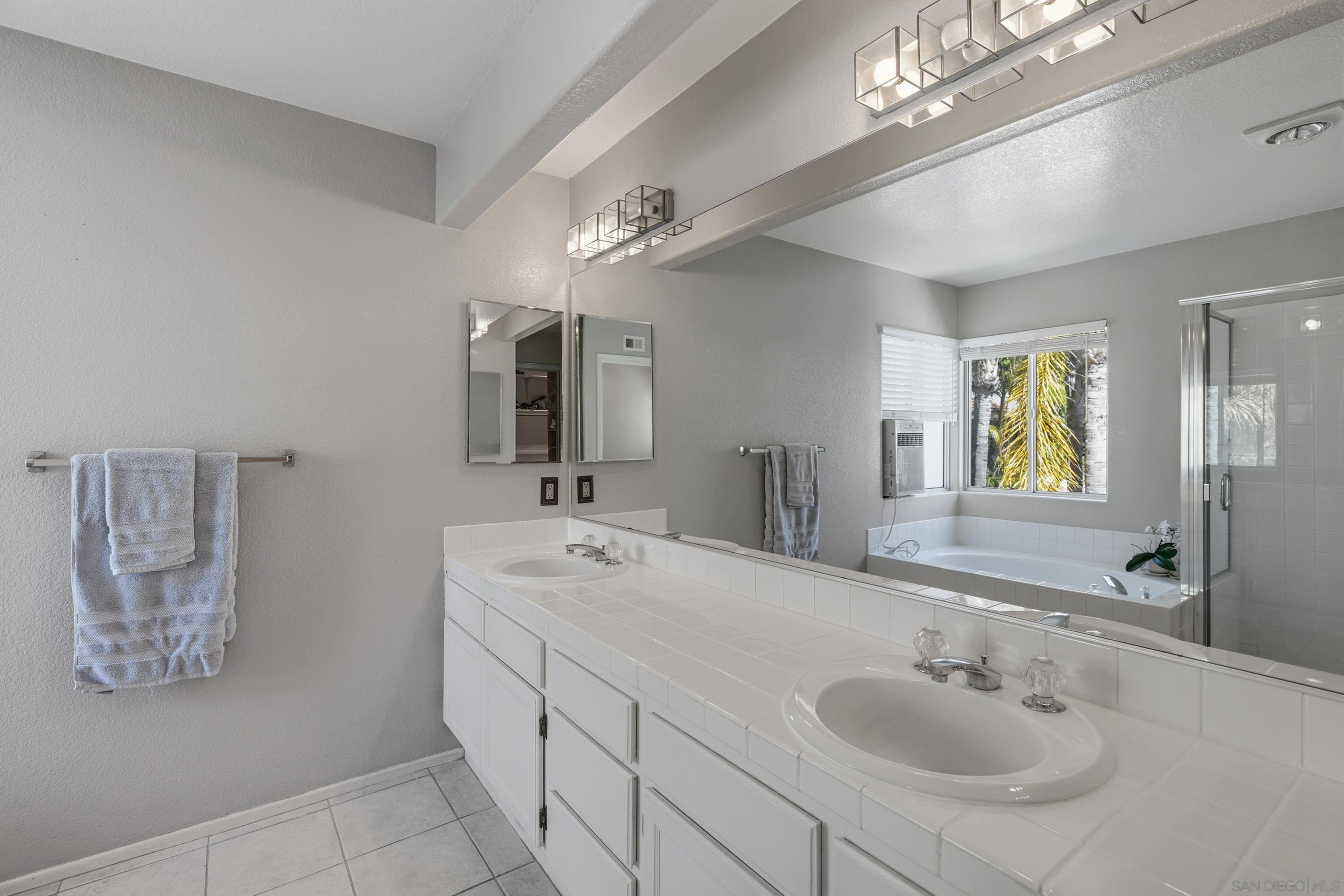 Detail Gallery Image 21 of 40 For 1528  via Otano, Oceanside,  CA 92056 - 4 Beds | 2/1 Baths