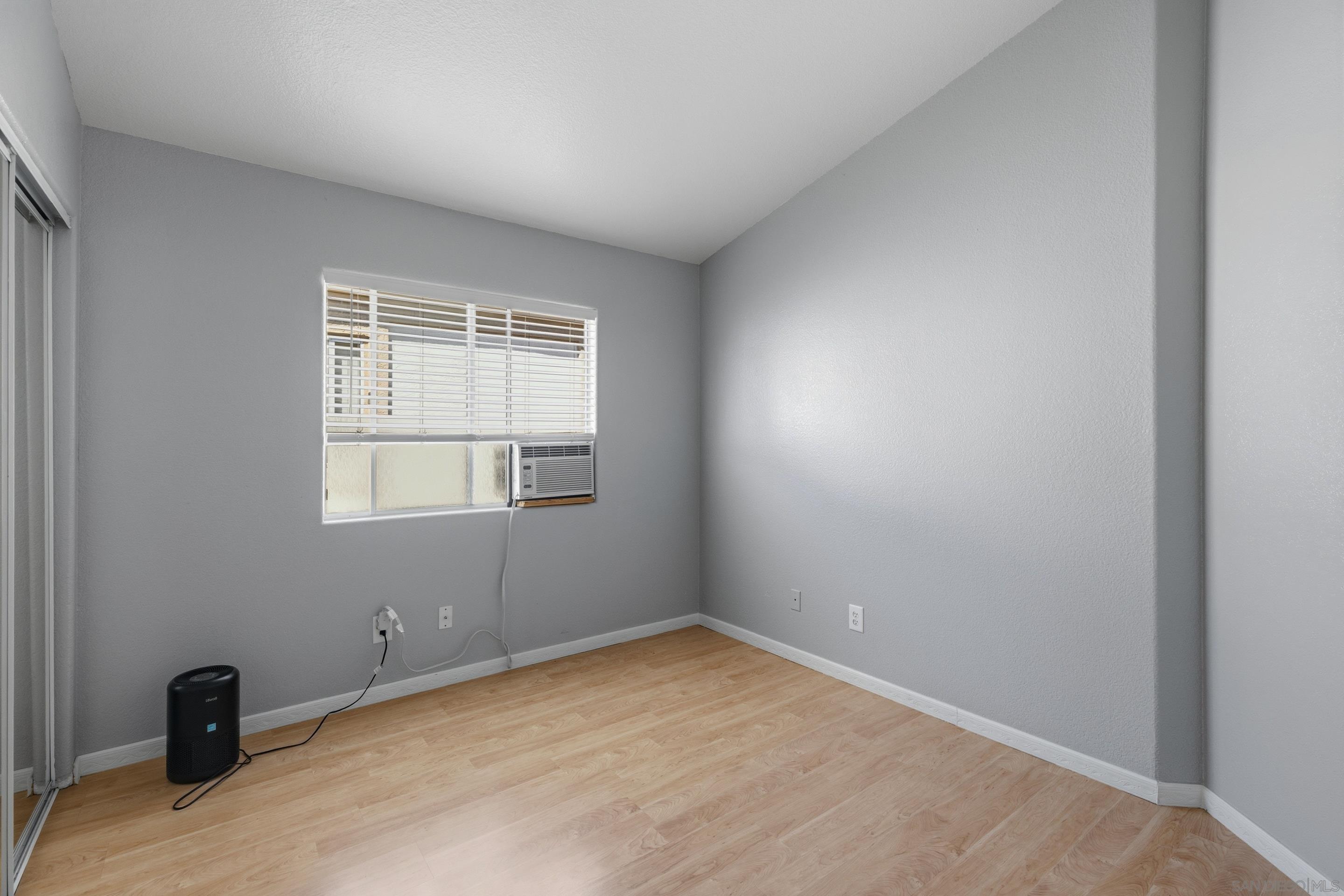 Detail Gallery Image 26 of 40 For 1528  via Otano, Oceanside,  CA 92056 - 4 Beds | 2/1 Baths