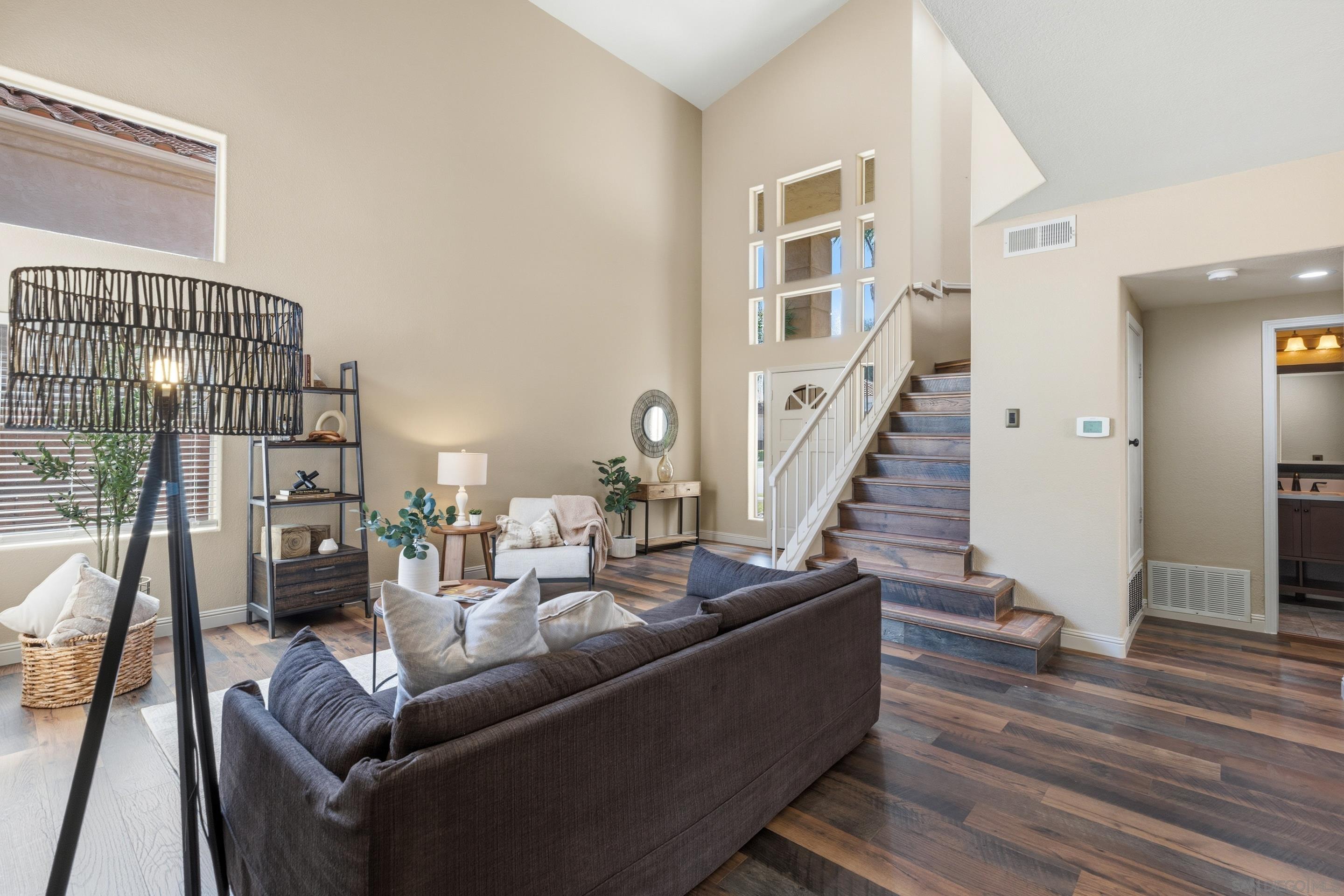 Detail Gallery Image 6 of 40 For 1528  via Otano, Oceanside,  CA 92056 - 4 Beds | 2/1 Baths