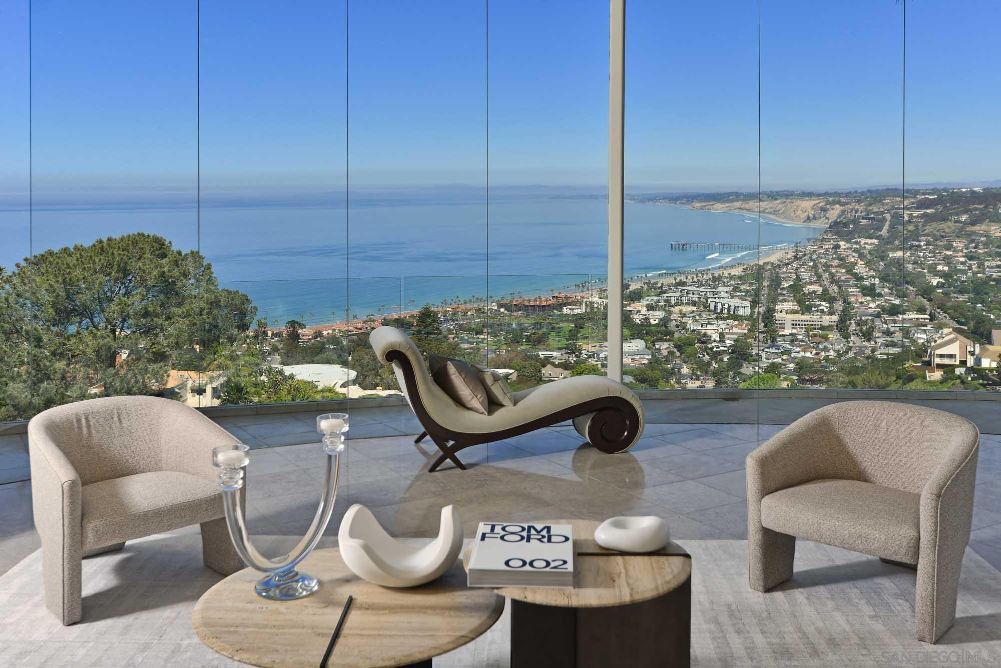 Detail Gallery Image 2 of 45 For 7455  Hillside Dr, La Jolla,  CA 92037 - 6 Beds | 6/1 Baths