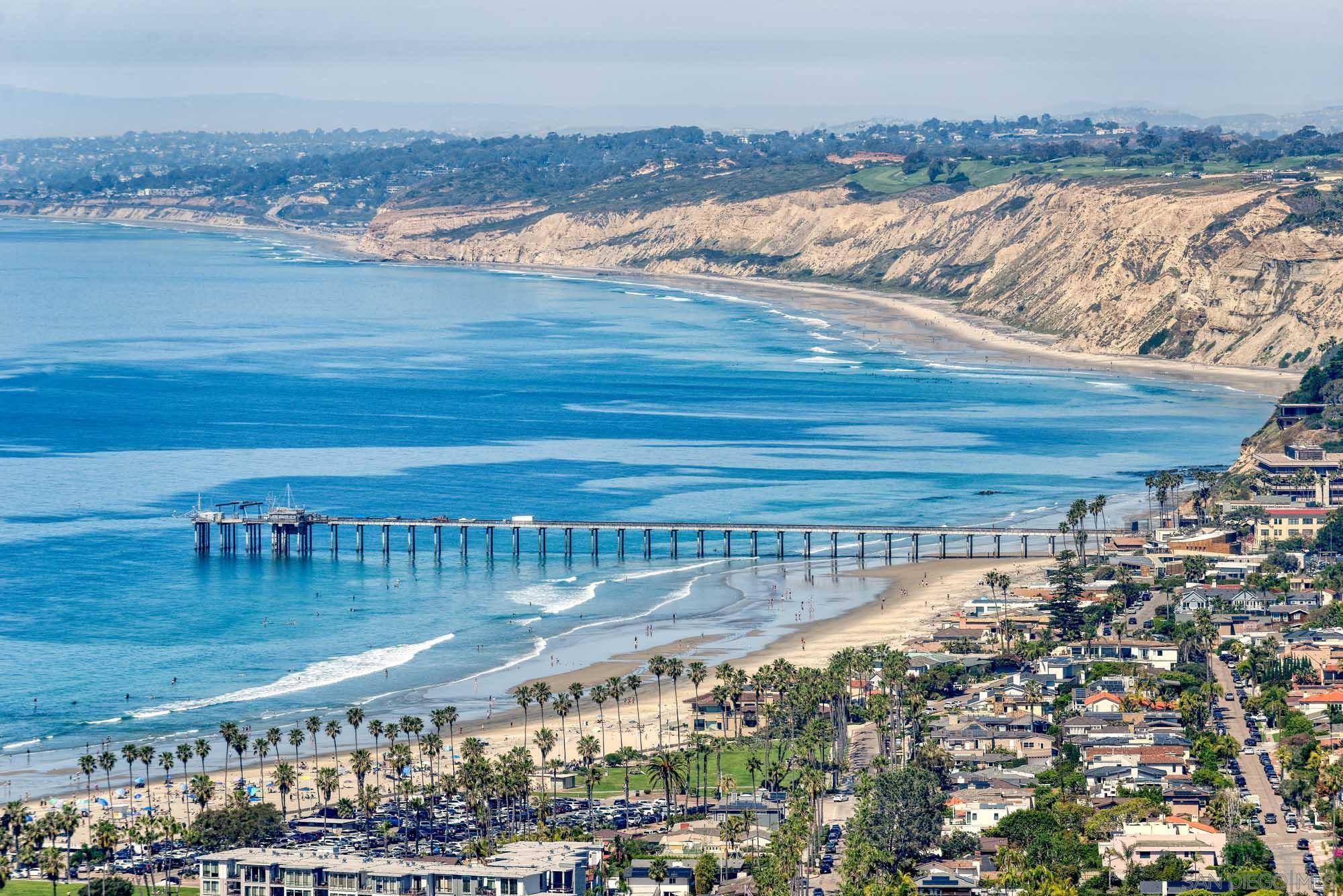 Detail Gallery Image 13 of 45 For 7455  Hillside Dr, La Jolla,  CA 92037 - 6 Beds | 6/1 Baths
