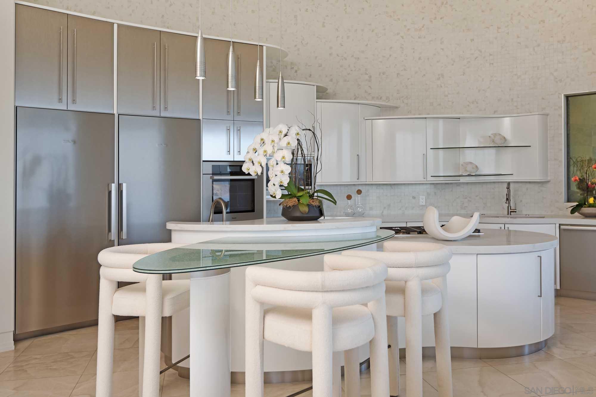 Detail Gallery Image 15 of 45 For 7455  Hillside Dr, La Jolla,  CA 92037 - 6 Beds | 6/1 Baths