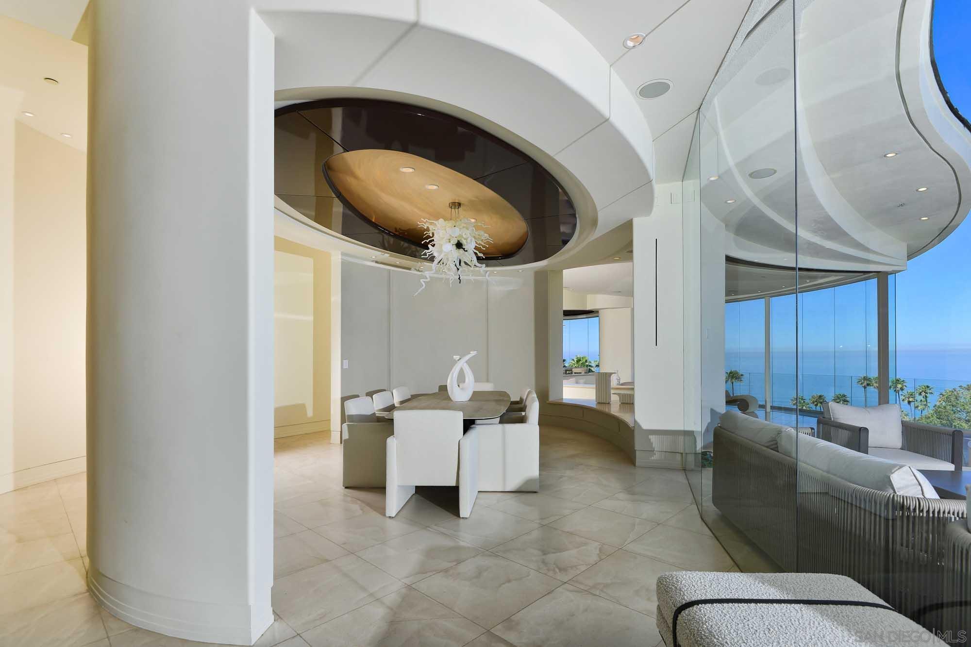 Detail Gallery Image 18 of 45 For 7455  Hillside Dr, La Jolla,  CA 92037 - 6 Beds | 6/1 Baths