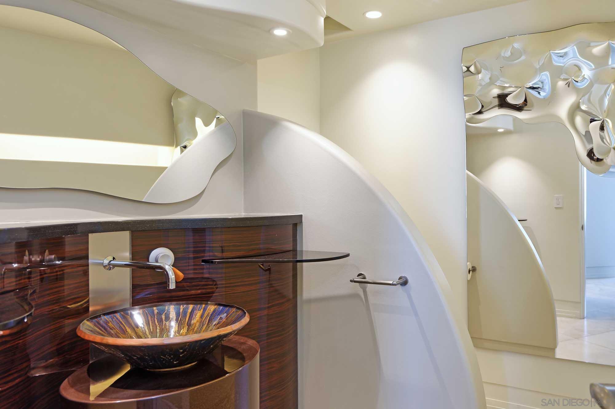 Detail Gallery Image 19 of 45 For 7455  Hillside Dr, La Jolla,  CA 92037 - 6 Beds | 6/1 Baths