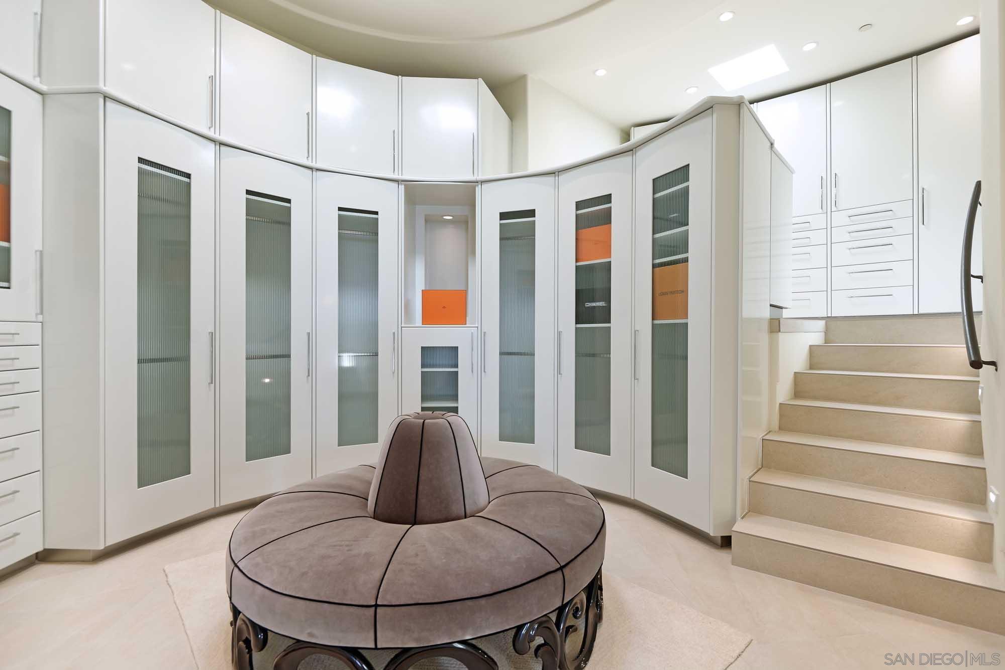 Detail Gallery Image 23 of 45 For 7455  Hillside Dr, La Jolla,  CA 92037 - 6 Beds | 6/1 Baths