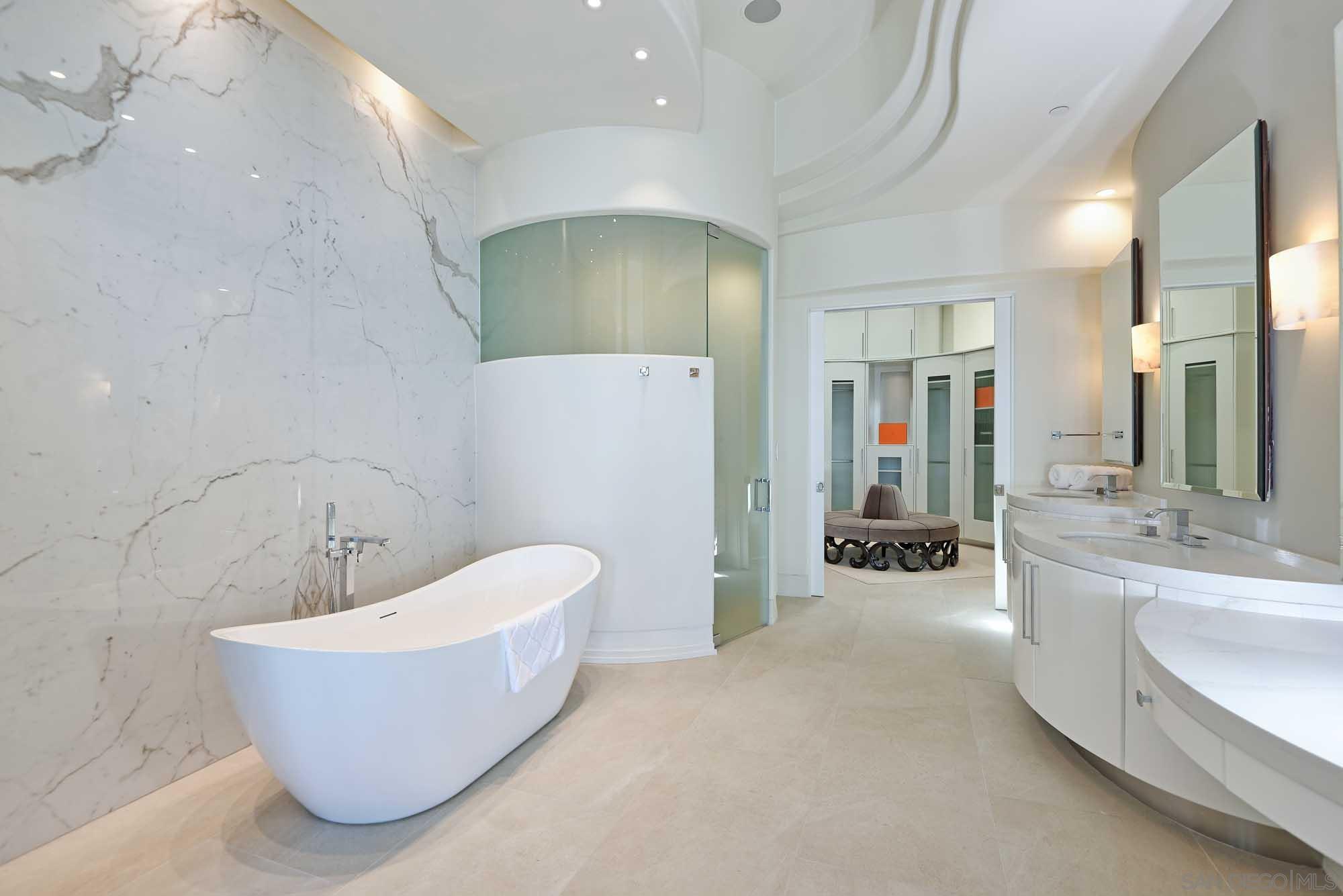 Detail Gallery Image 24 of 45 For 7455  Hillside Dr, La Jolla,  CA 92037 - 6 Beds | 6/1 Baths