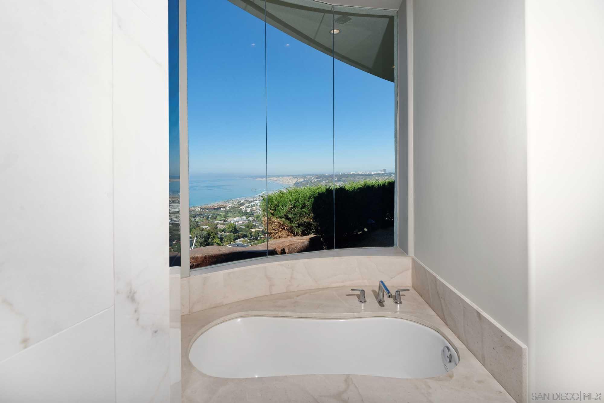Detail Gallery Image 27 of 45 For 7455  Hillside Dr, La Jolla,  CA 92037 - 6 Beds | 6/1 Baths