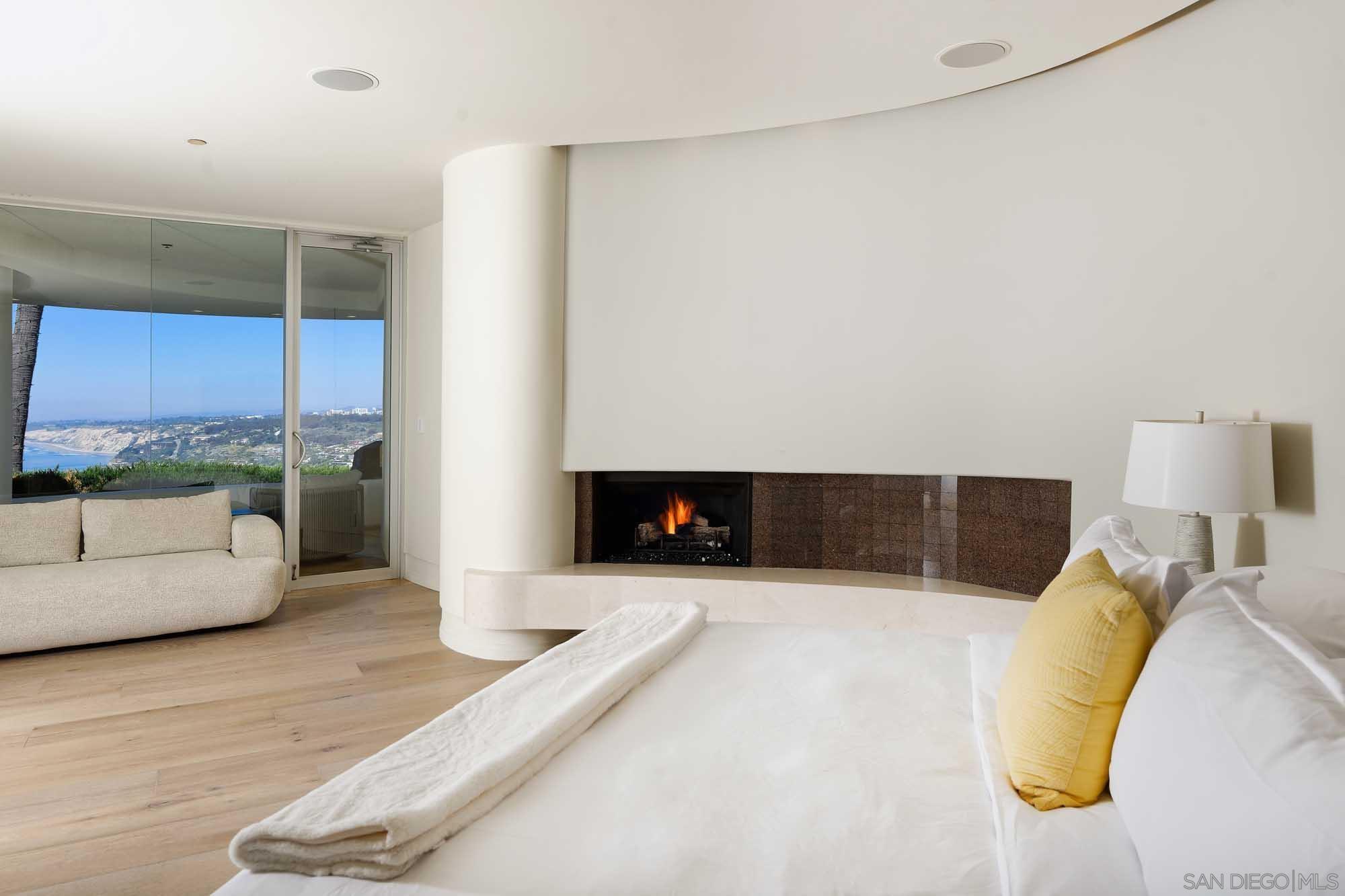 Detail Gallery Image 30 of 45 For 7455  Hillside Dr, La Jolla,  CA 92037 - 6 Beds | 6/1 Baths